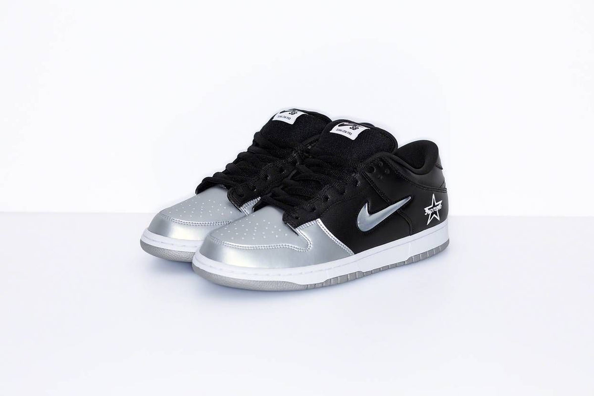 CK3480-001 Supreme à Nike Dunk Low "Metallic Silver/Black" (Men's)
