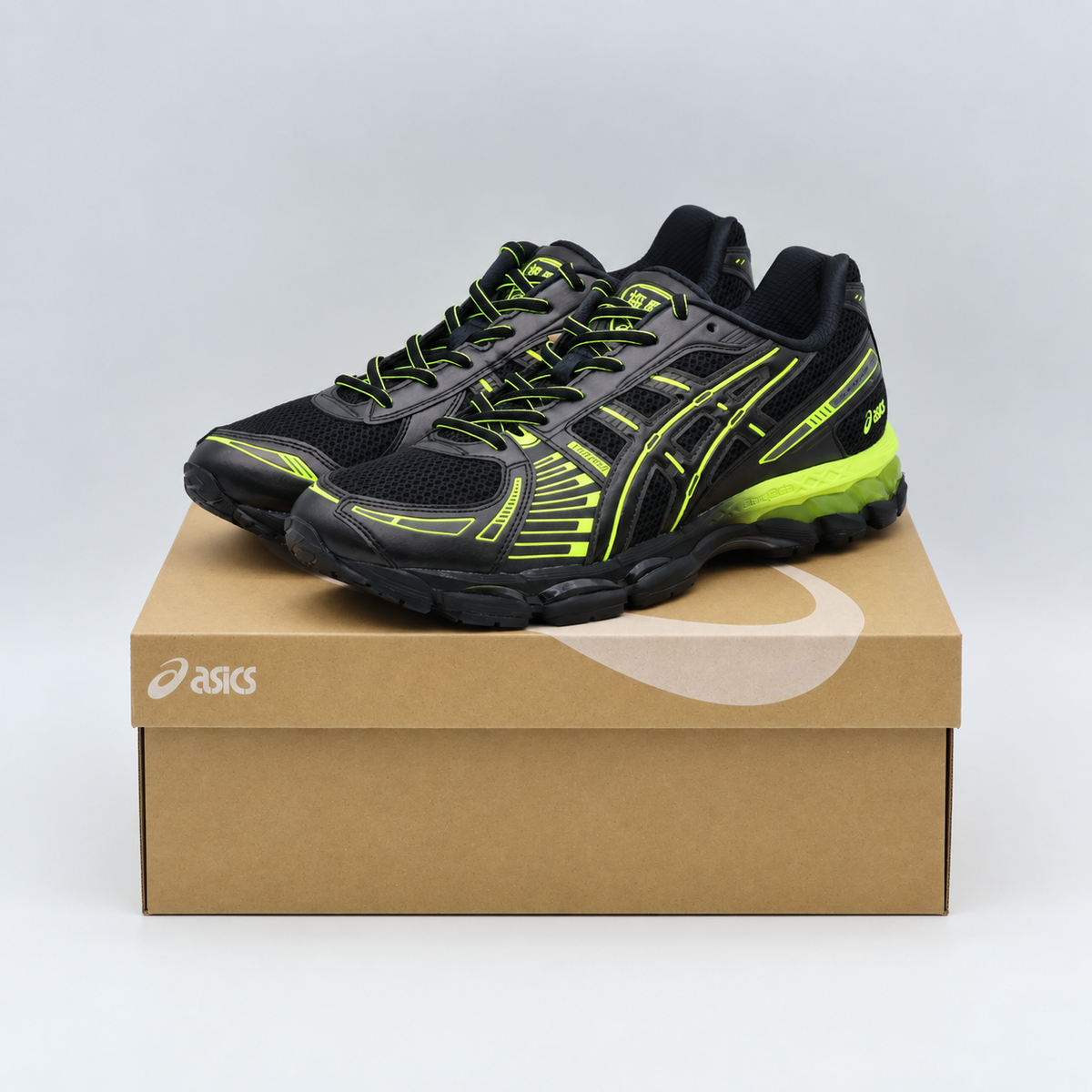 1203B227-001 atmos à Albino & Preto à Asics Gel-Kayano 12.1 (Men's)