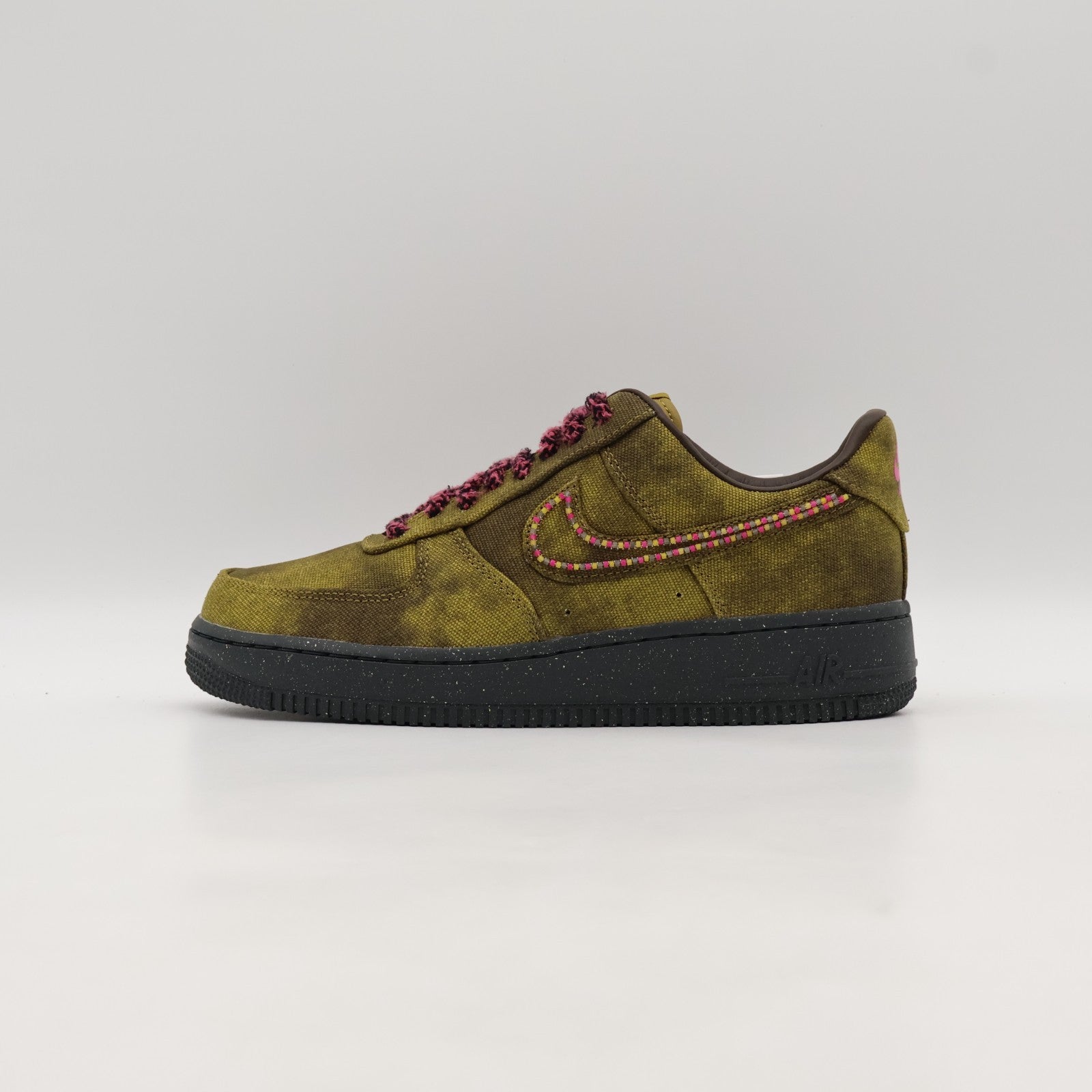 IO4474-300 Nike Air Force 1 Low QS Boucle (Men's)