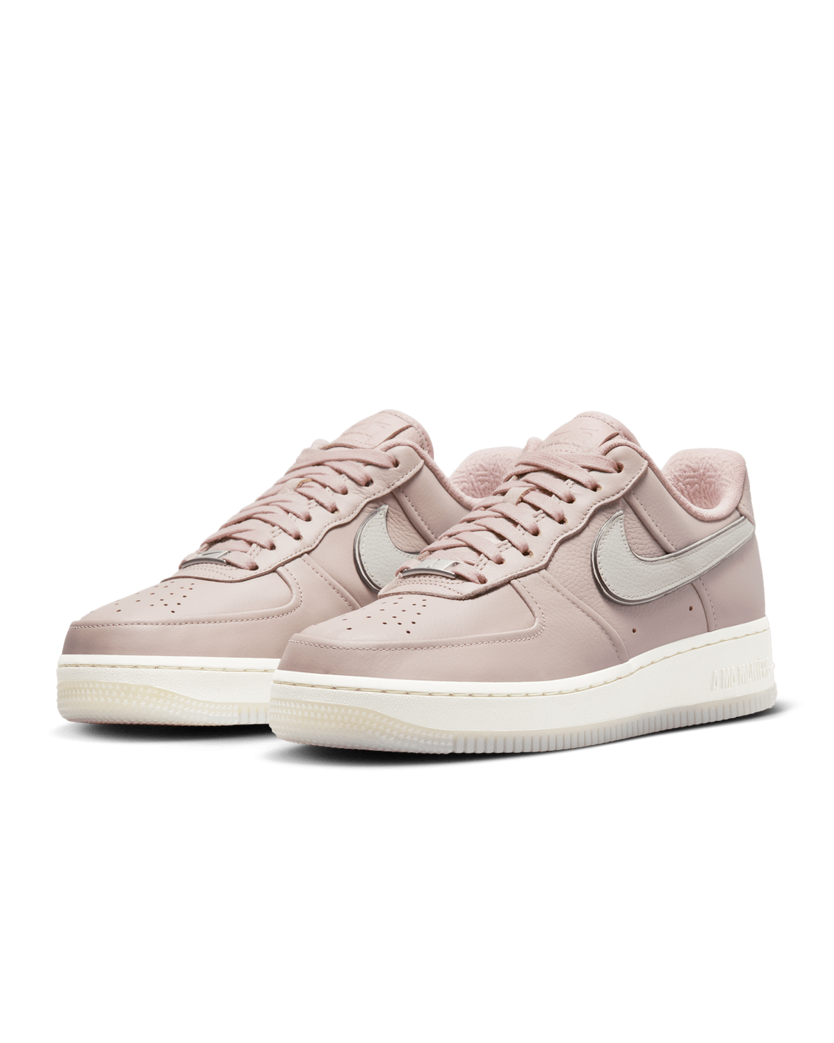 HF4084-200 A Ma Maniére à Nike Air Force 1 Low '07 (Women's)