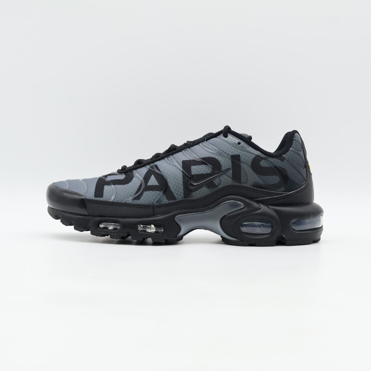 IB2253-001 PSG Ã Nike Air Max Plus Black Particle Grey (Men's)