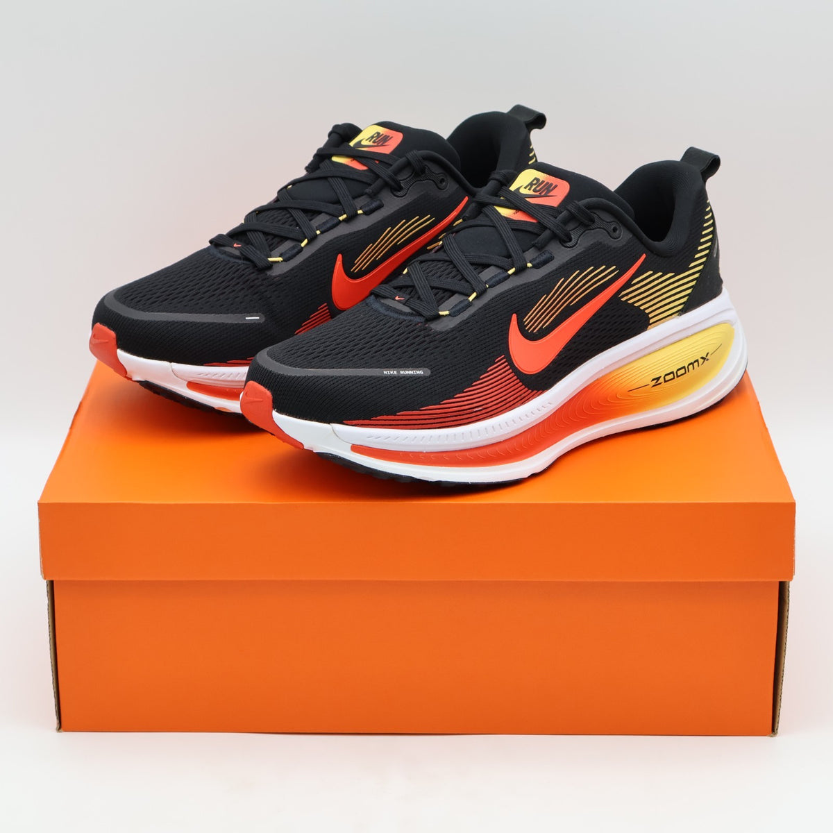 IF0514-016 Nike Vomero 18 Black Light Crimson Topaz Gold Bright Crimson (Men's)
