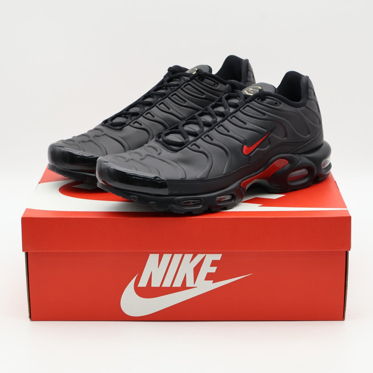 FZ3038-001 Nike Air Max Plus Premium Black Metallic Gold University Red (Men's)
