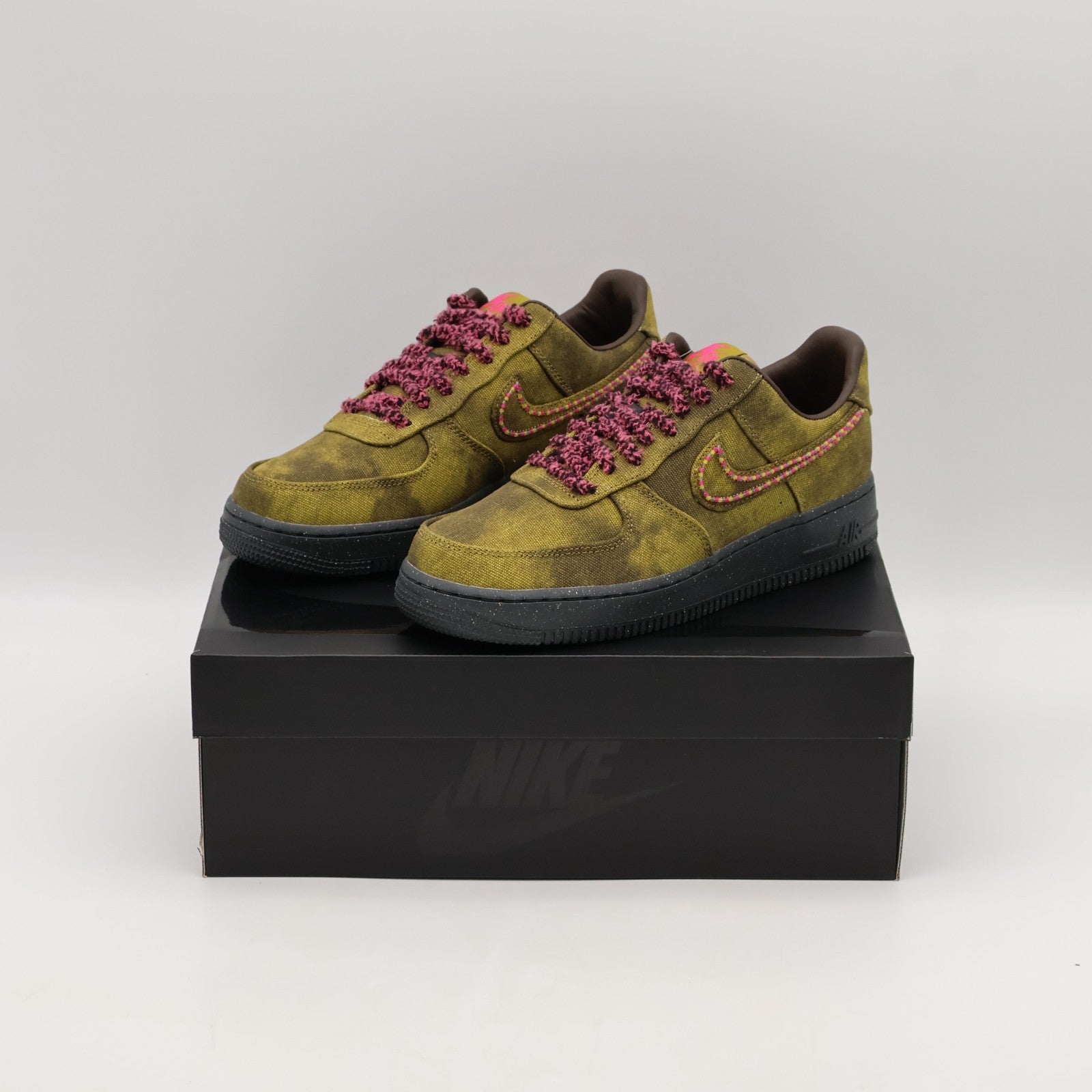 IO4474-300 Nike Air Force 1 Low QS Boucle (Men's)