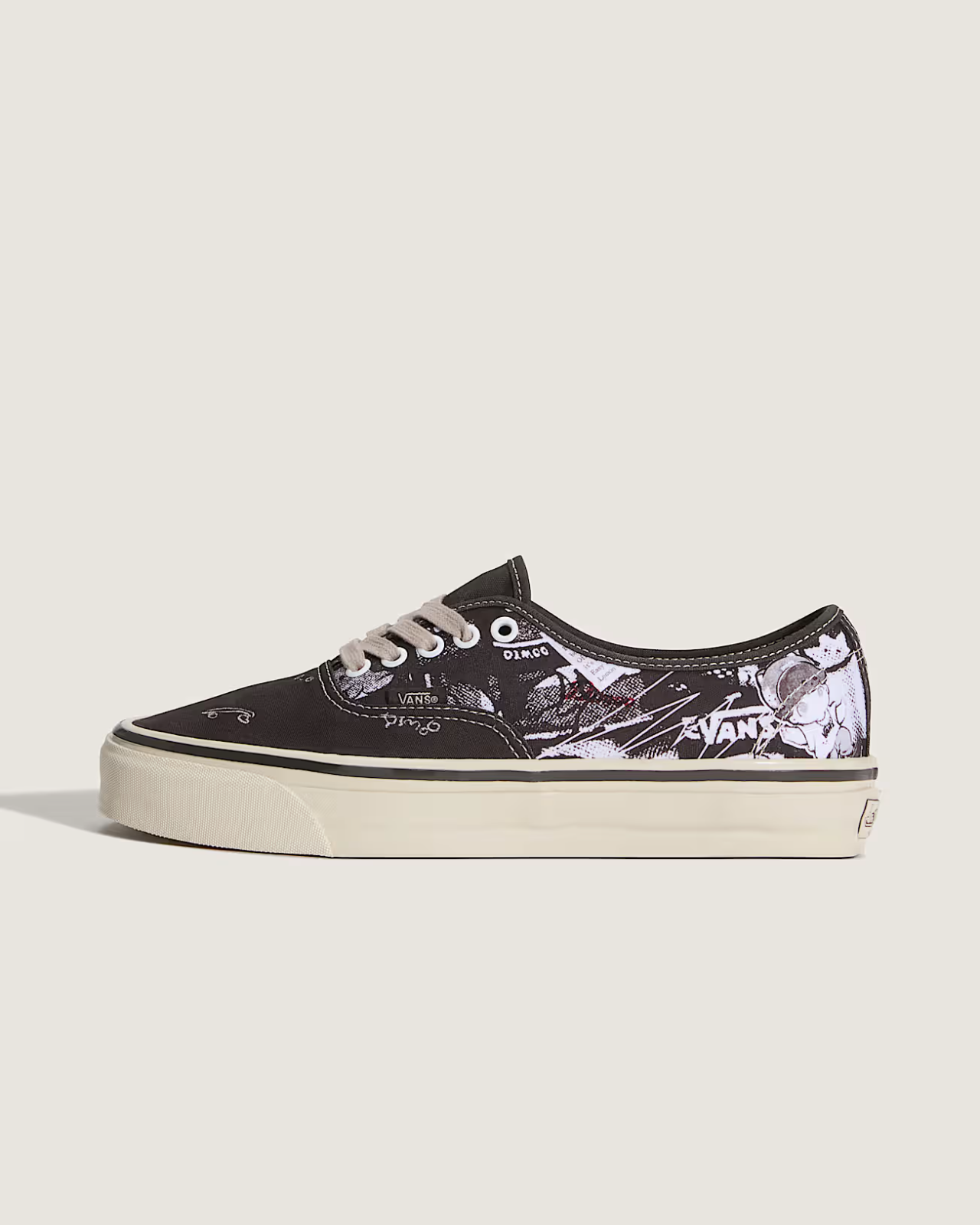 VN000EAK6BT POPMART Ã Vans Premium Authentic 44 "Dimoo Black/True White"