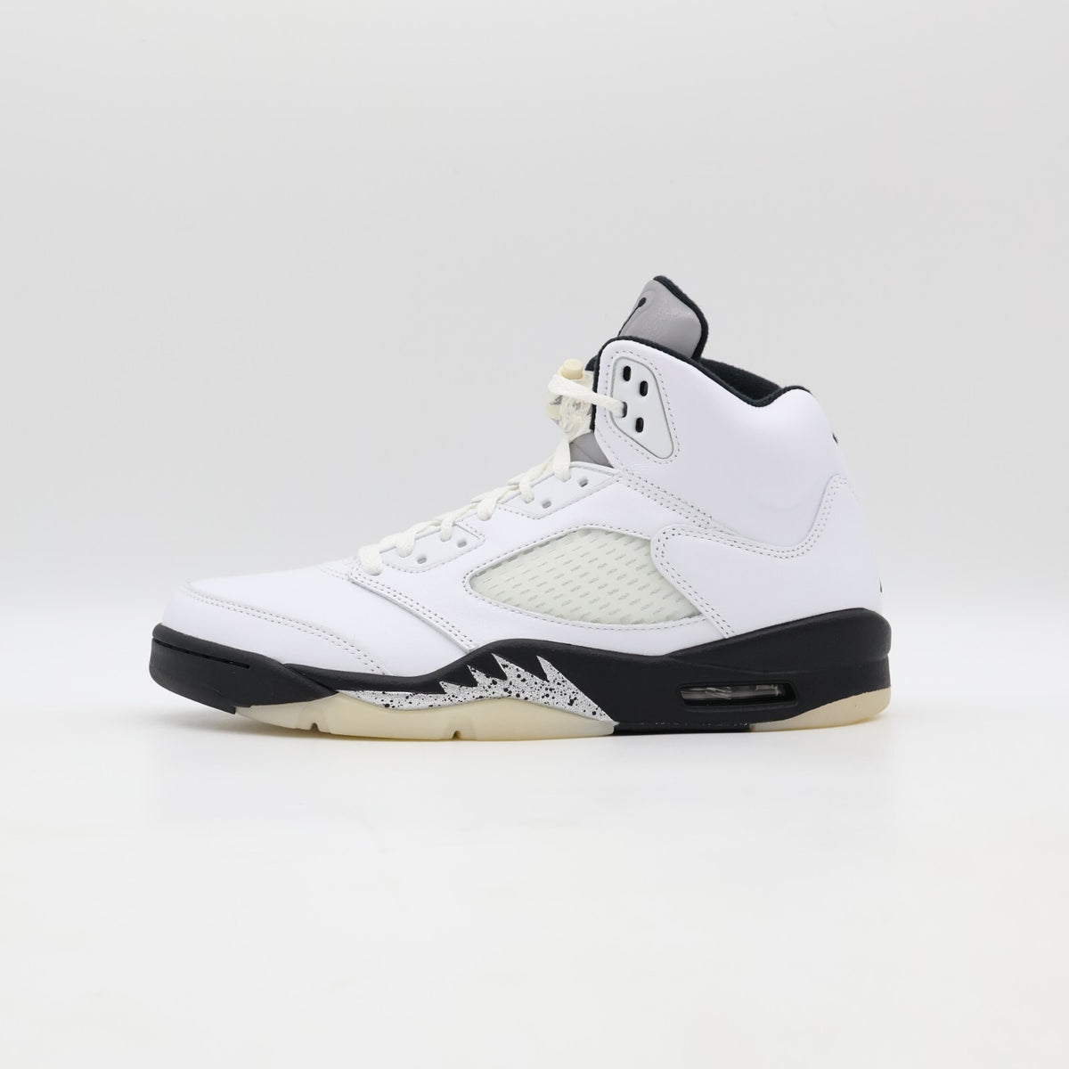 DD0587-110 Nike Air Jordan 5 Retro White and Black (Men's)