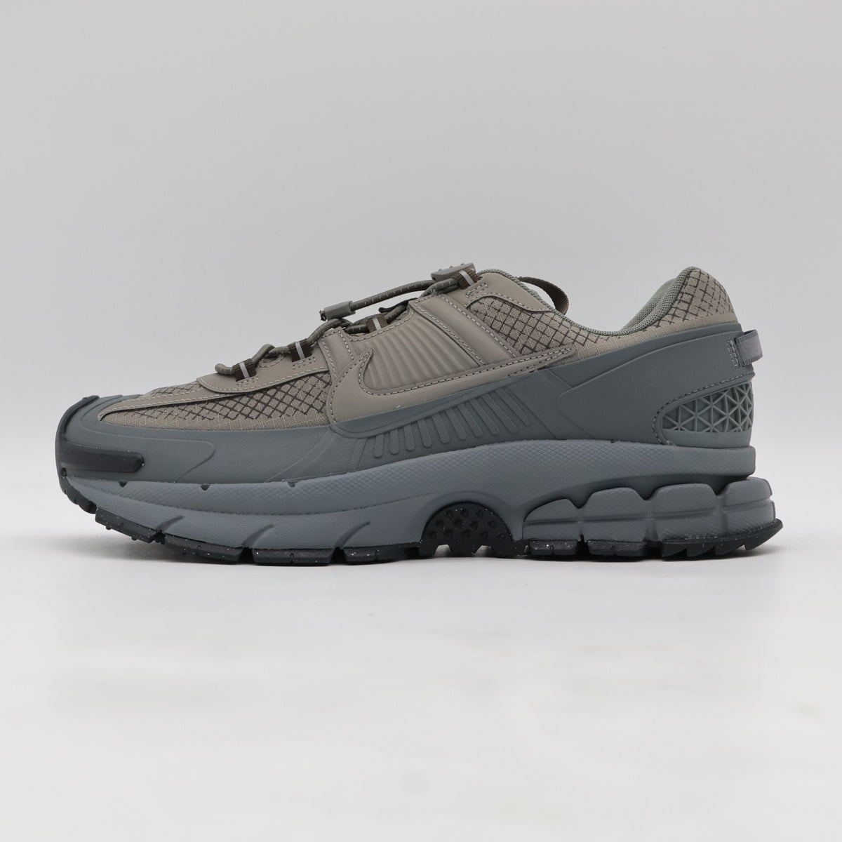 HV6901-001 Nike Zoom Vomero Roam Metallic Pewter Cool Grey Anthracite (Men's)