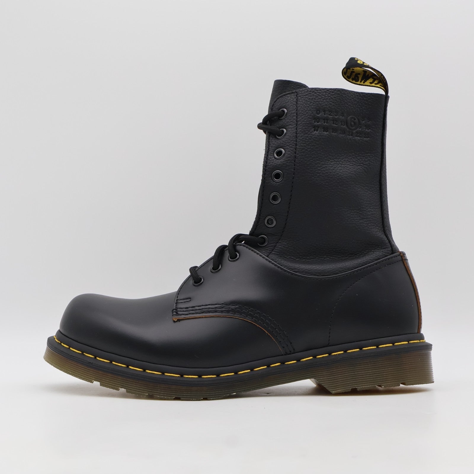 S66WU0126P8030 MM6 Maison Margiela à Dr.Martens Ankle Boot Black Black (Men's)