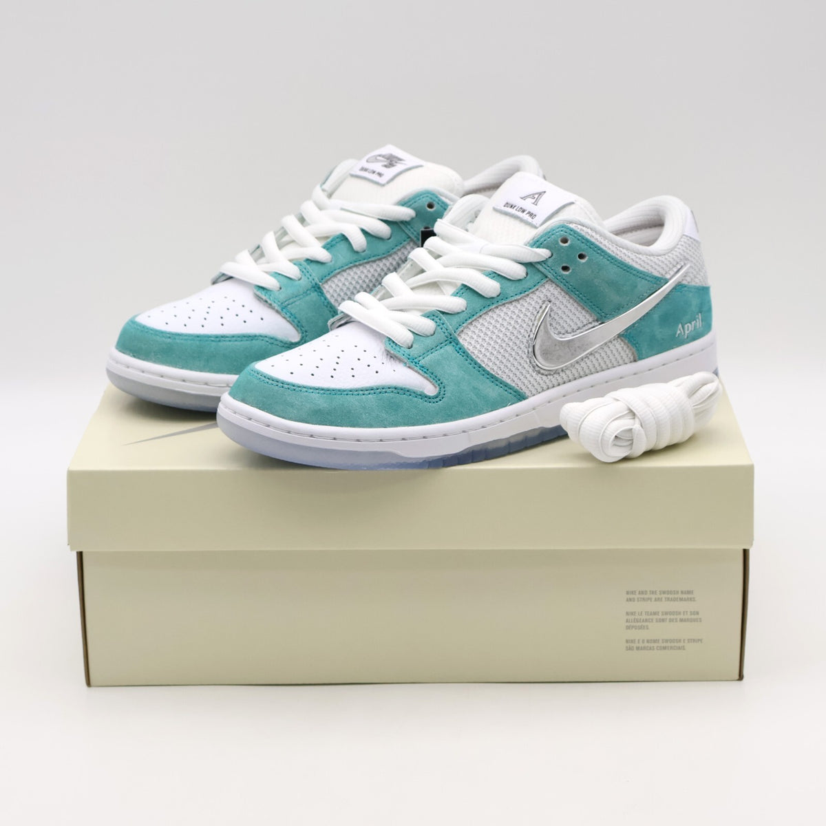 FD2562-400 APRIL SKATEBOARDS Nike SB Dunk Low Pro QS Turbo Green Silver (Men's)