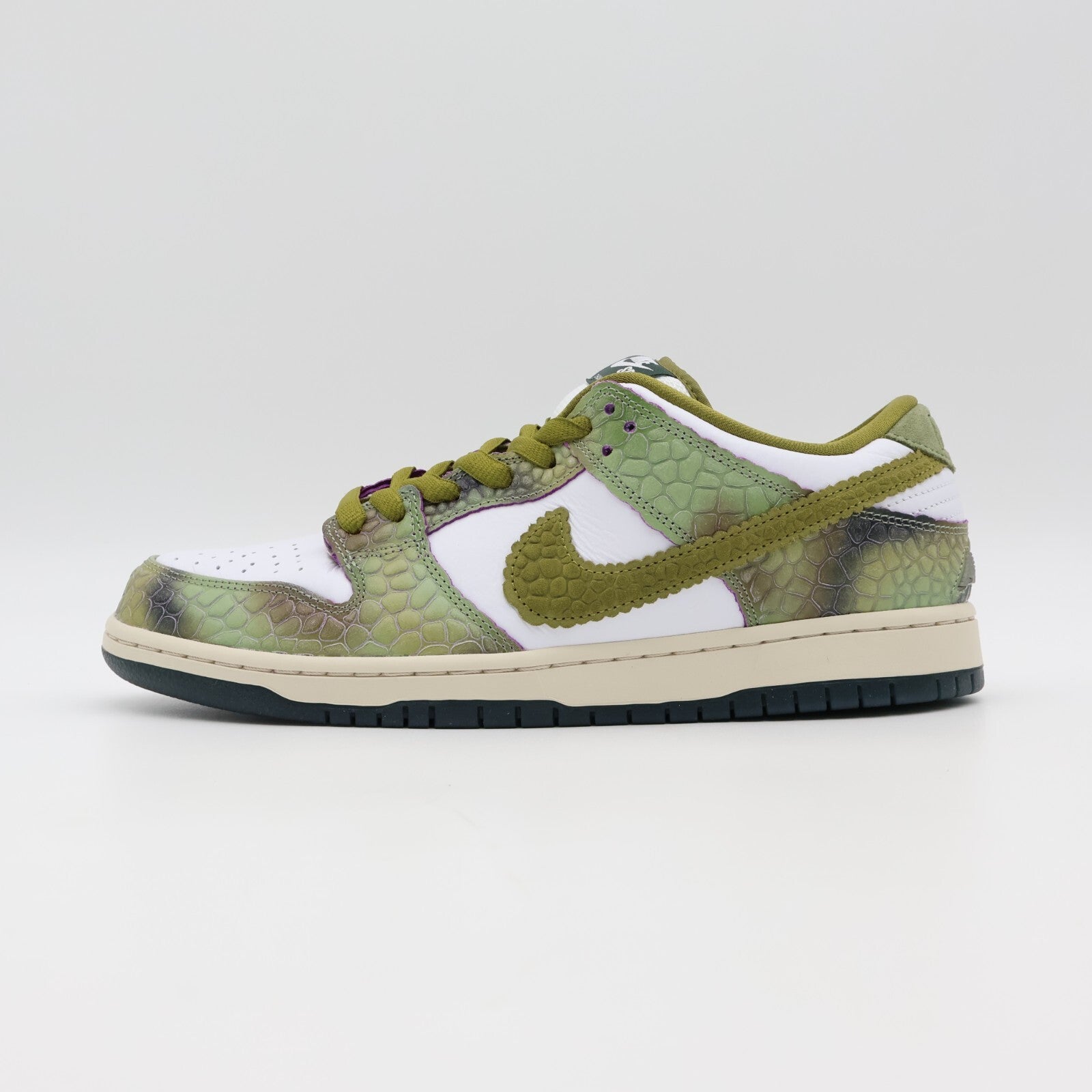 HJ3386-300 Alexis Sablone Nike SB Dunk Low Pro White and Pacific Moss (Men's)