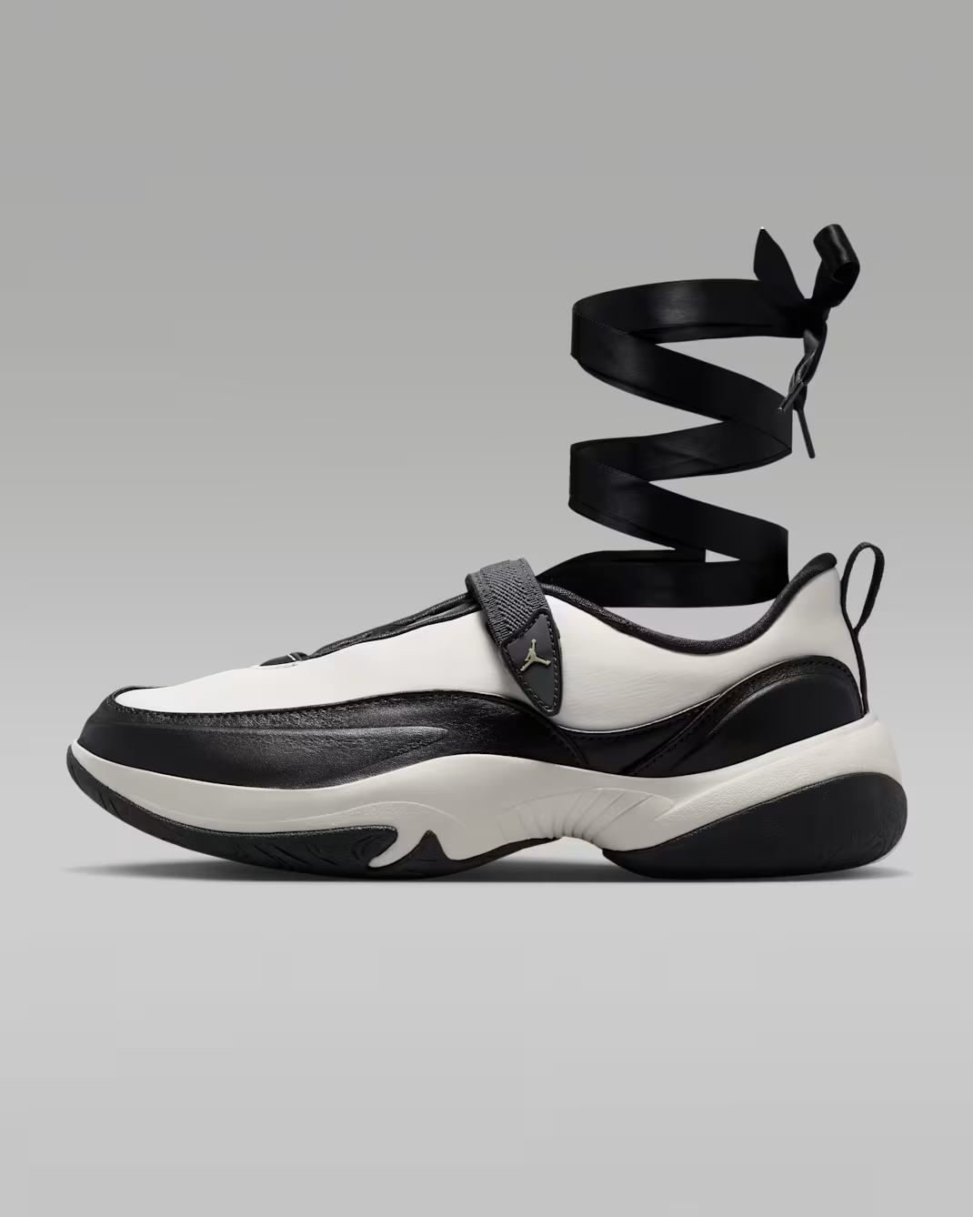 IB8597-003 Nike Jordan Pointe "Black/Chalk" (Women's)