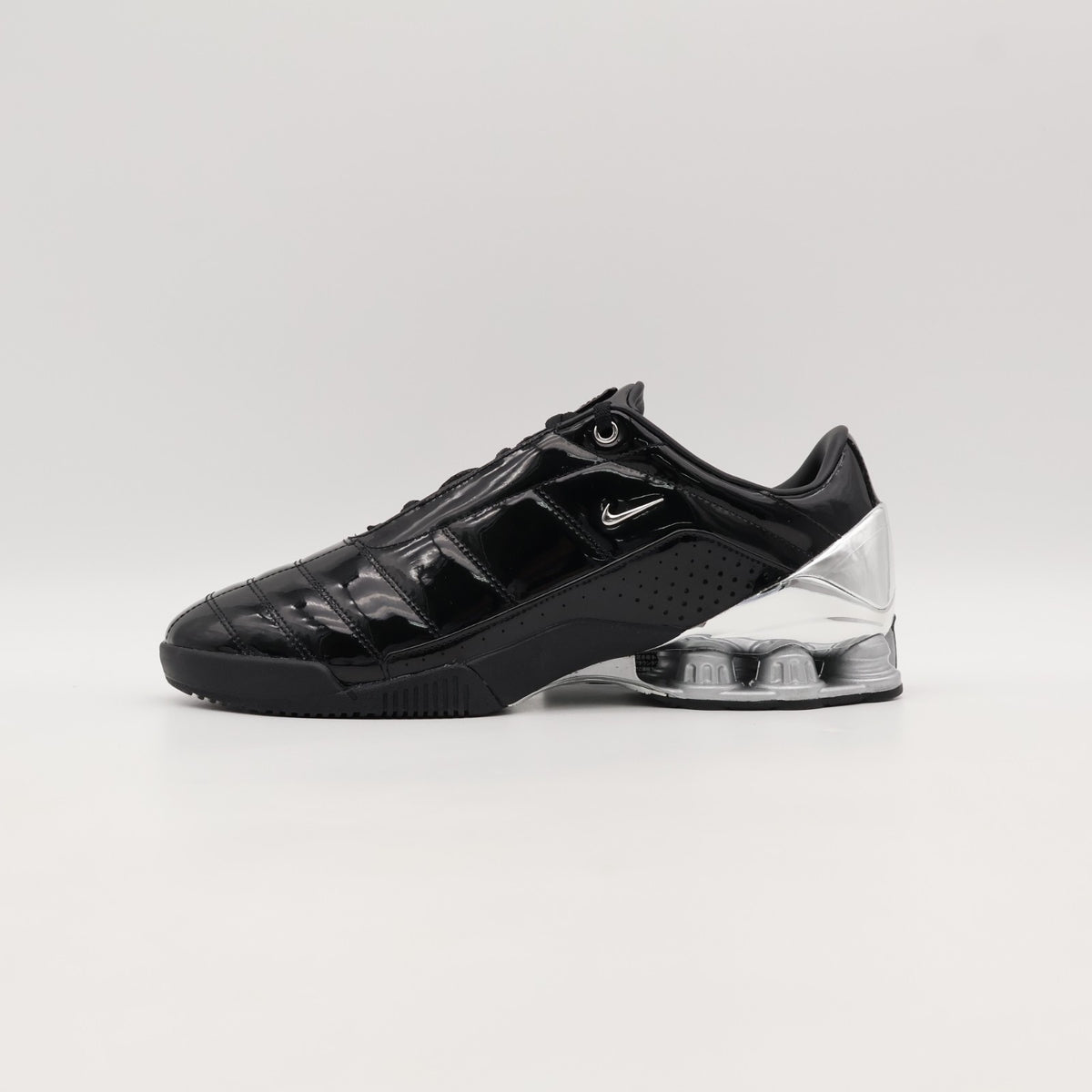 IM9326-001 Maha Amsterdam à Nike Total 90 Shox Magia Black (Women's)