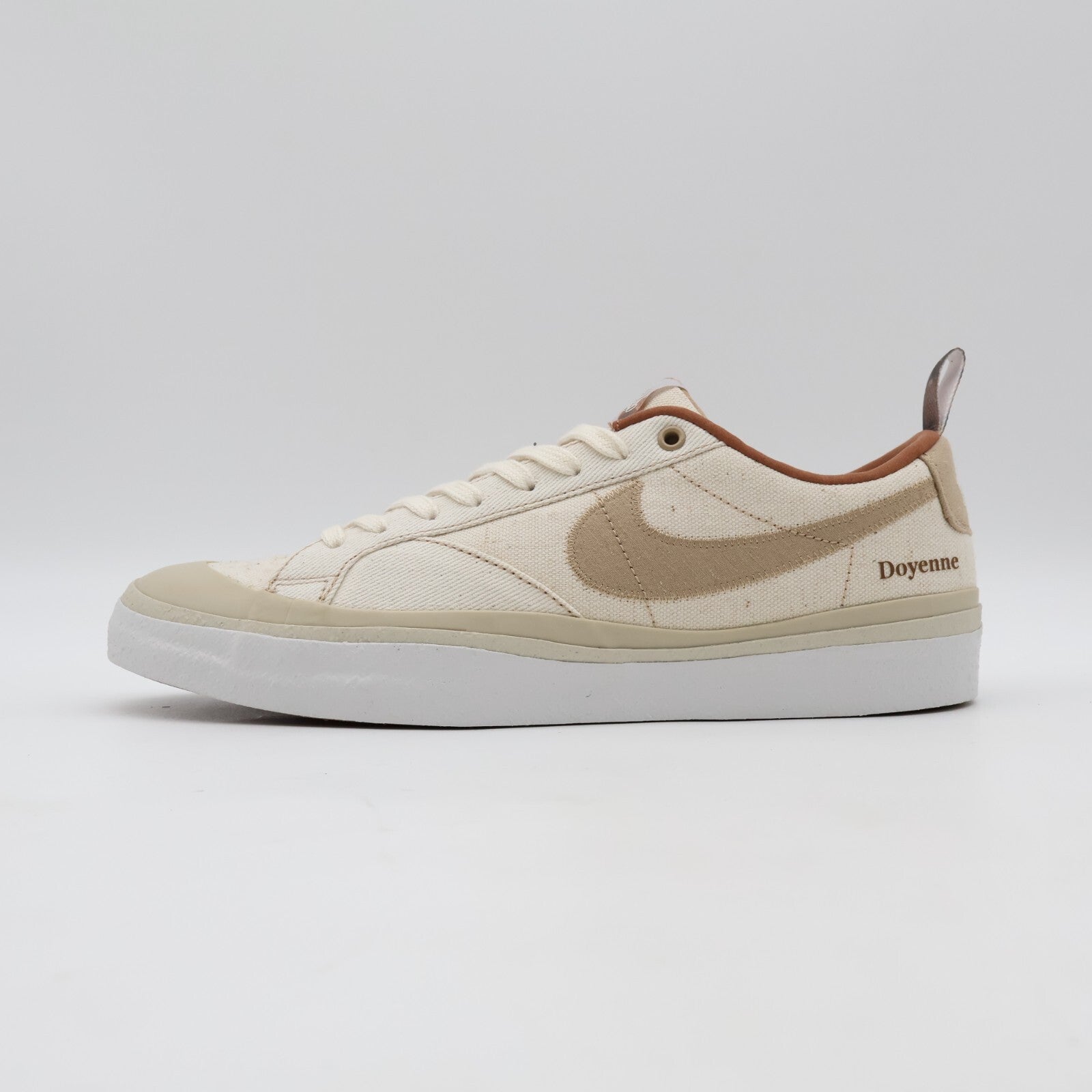 DZ3406-100 Doyenne à Nike SB Blazer Low Coconut Milk and Rattan Sail Brown Beige