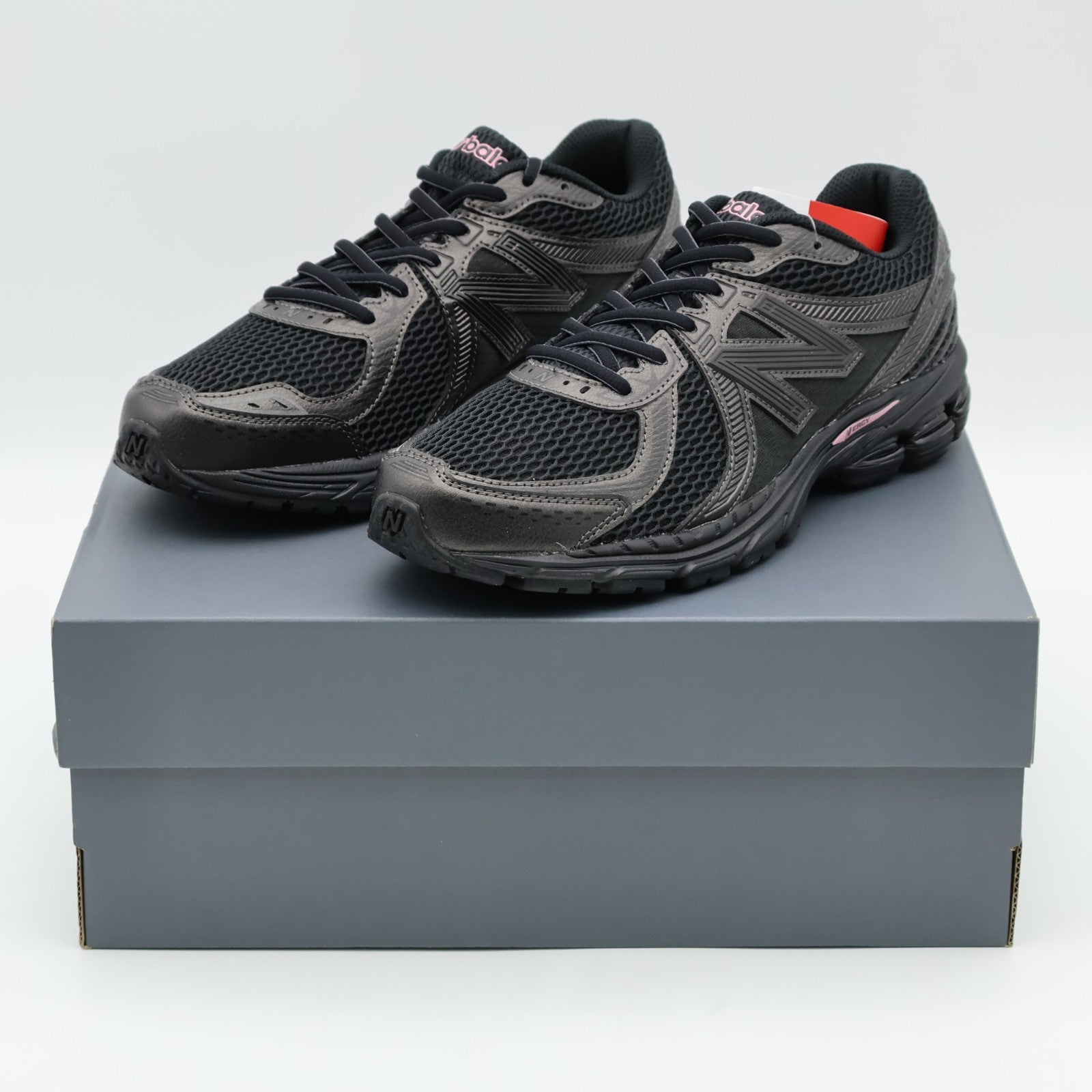 ML860PH2 New Balance 860V2 Black Black Metallic Pink Taffy (Men's)