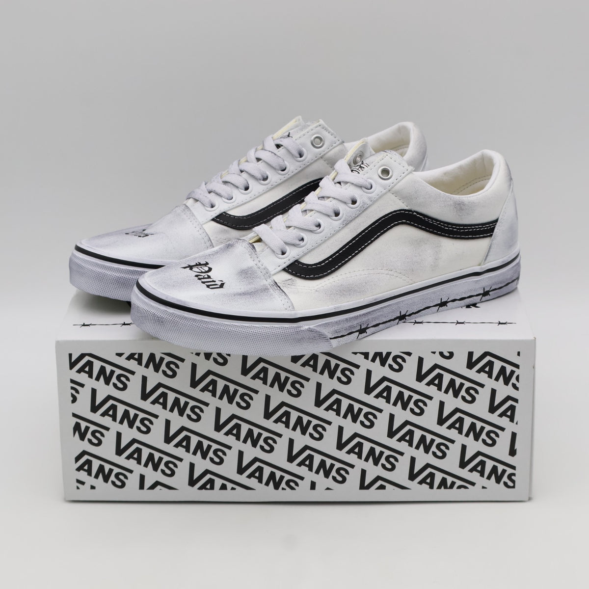 VN000E9TCJ7 Travis Barker à Vans Old Skool "Dues Paid/White" (Men's)