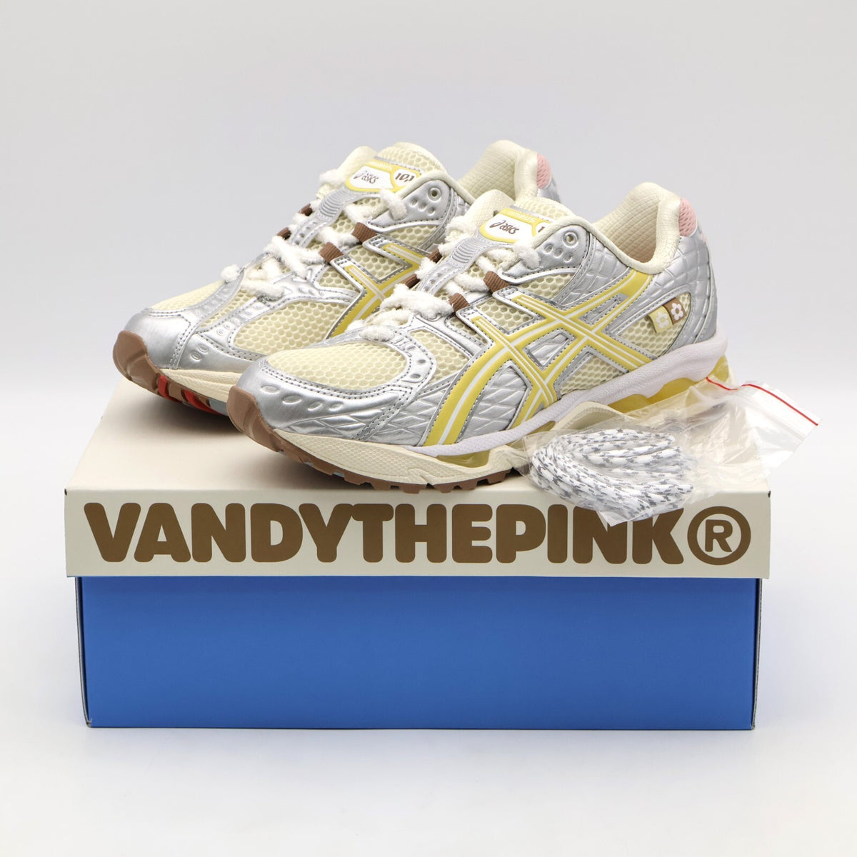 1203A865-752 VANDY THE PINK atmos Asics Gel-Nimbus 10.1 Ivory Pineapple (Men's)