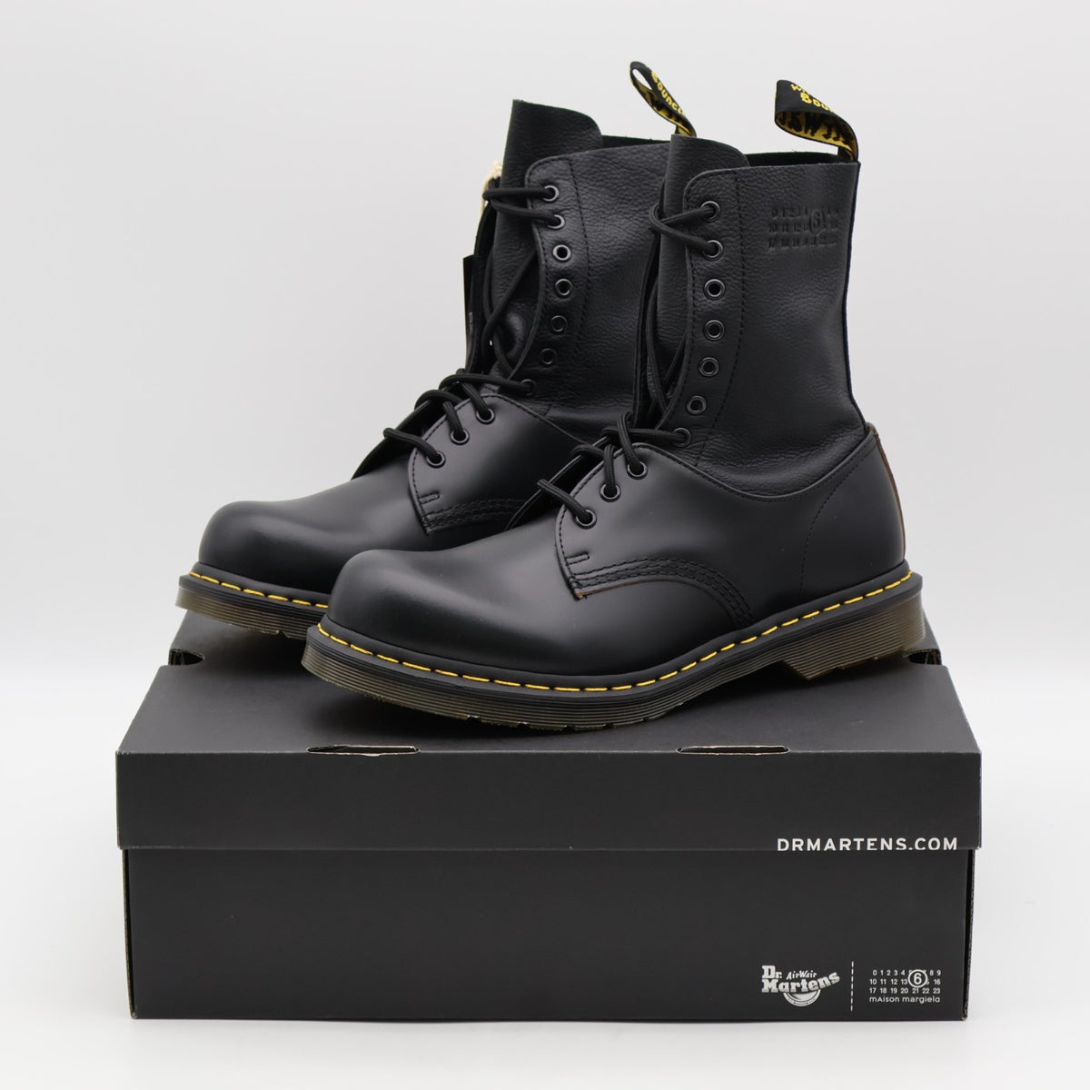 S66WU0126P8030 MM6 Maison Margiela à Dr.Martens Ankle Boot Black Black (Men's)