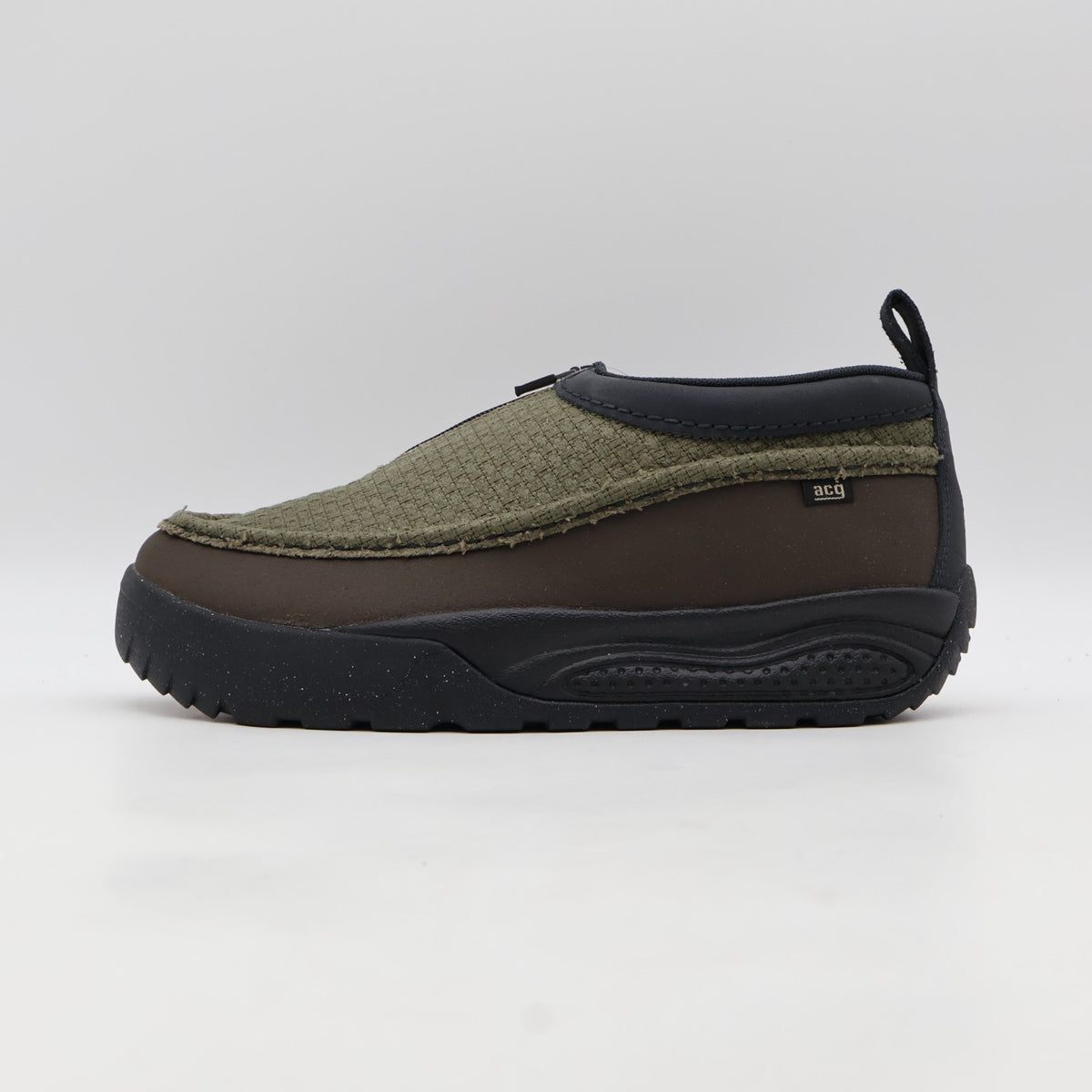 IO4547-001 Nike ACG IZY Medium Olive (Men's)