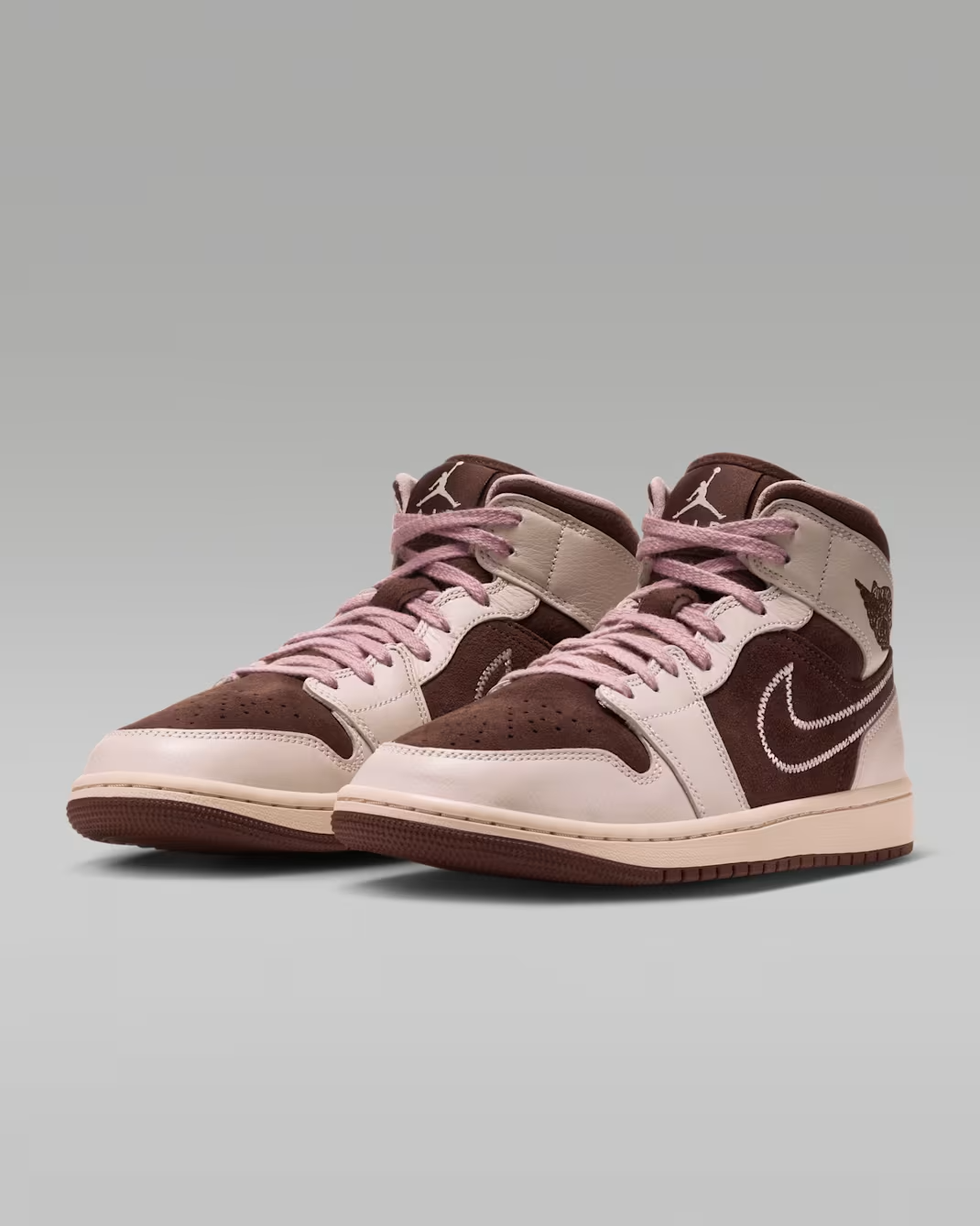 IQ7607-200 AIR JORDAN 1 MID SE (Women's)