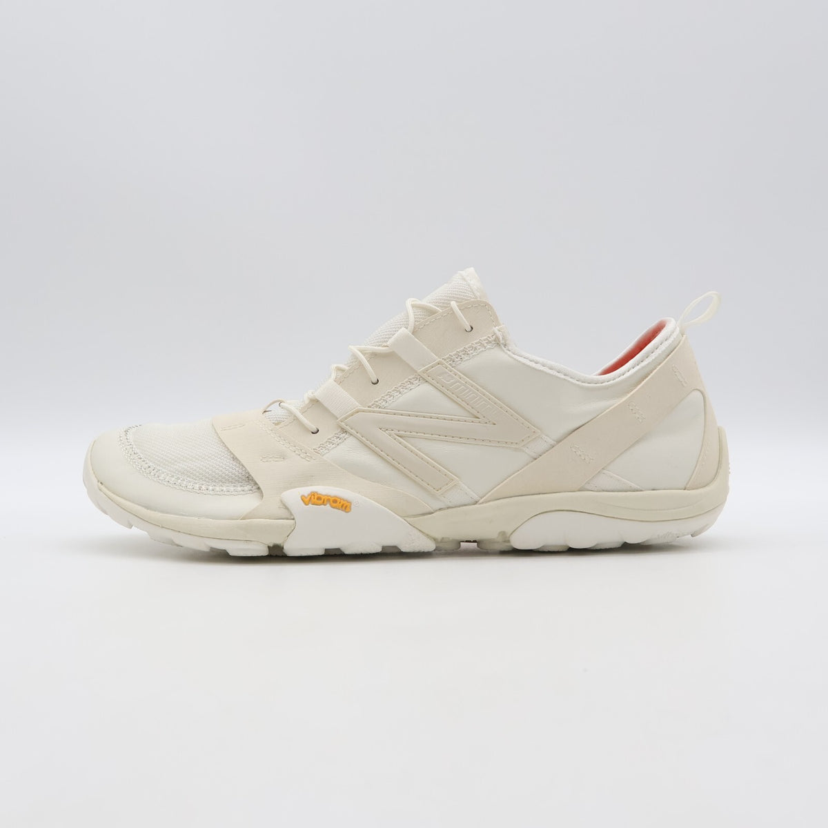 MT10OIM ISSEY MIYAKE New Balance MT10O White (Men's)