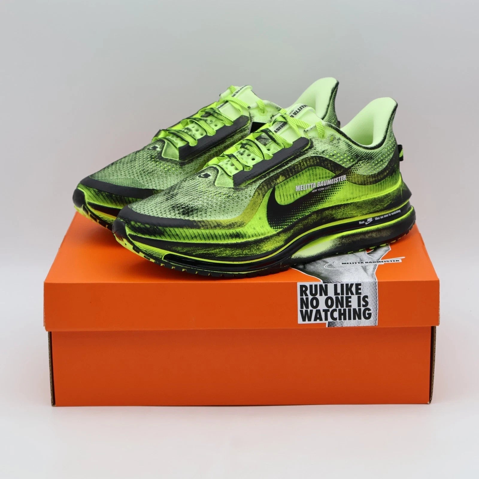 IQ7336-700 Melitta Baumeister à Nike Pegasus Premium "Volt/Cyber" (Women)