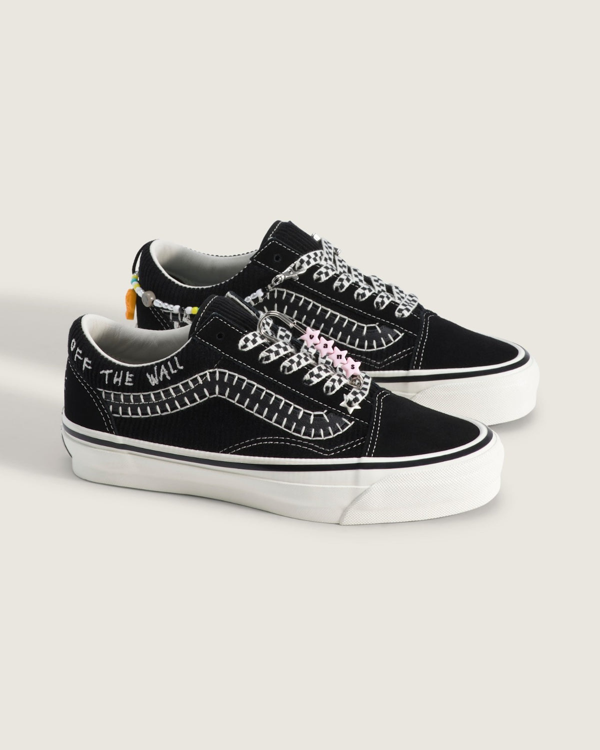 VN000EGYBPR Vans Premium Old Skool Charms "Black/Marshmallow" (Unisex)