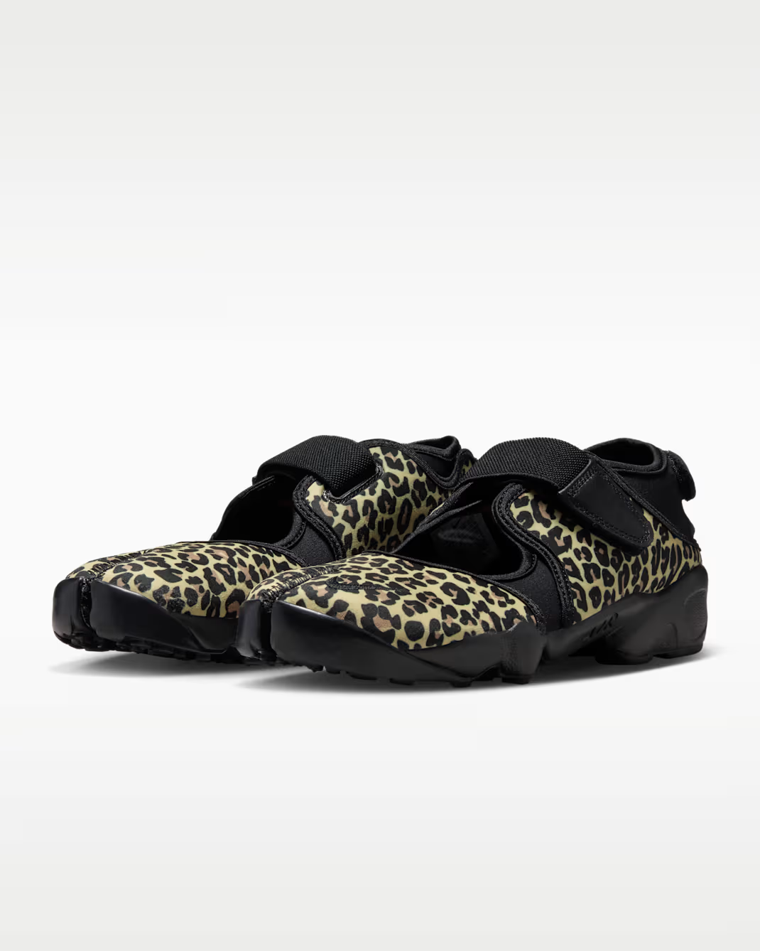 IR5696-010 Nike Women's Air Rift Leopard (Women's)