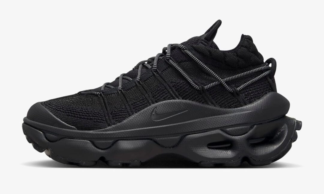 FD2110-005 Nike Women's Air Max Flyknit Venture Black Metallic Silver (Women's)