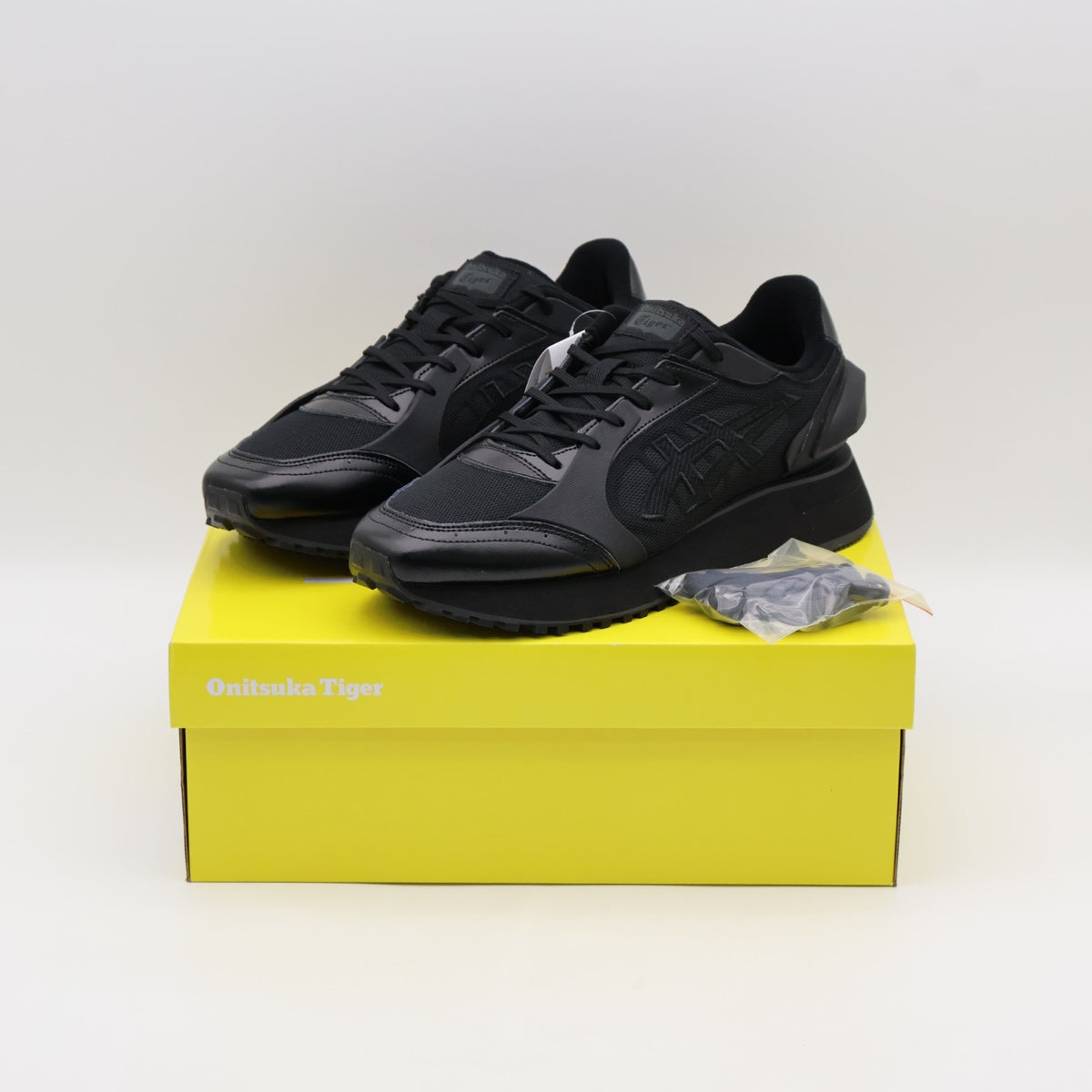1183C438-001 Onitsuka Tiger MOAGE CO BLACK GRAPHITE GREY (Men's)
