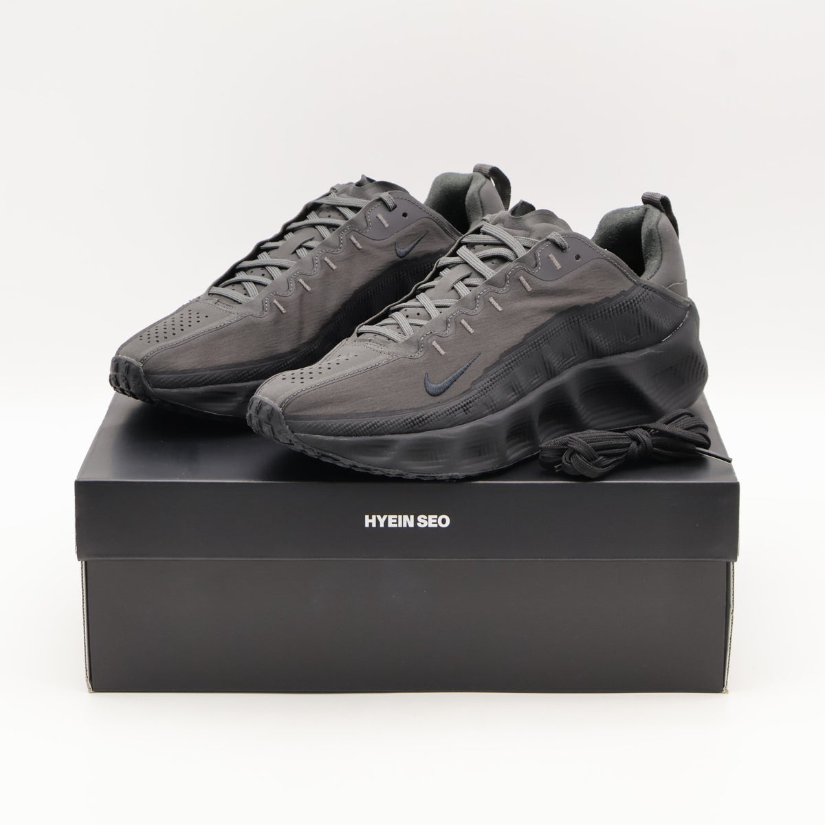 HQ2863-300 Hyein Seo à Nike Ava Rover Black (Men's)