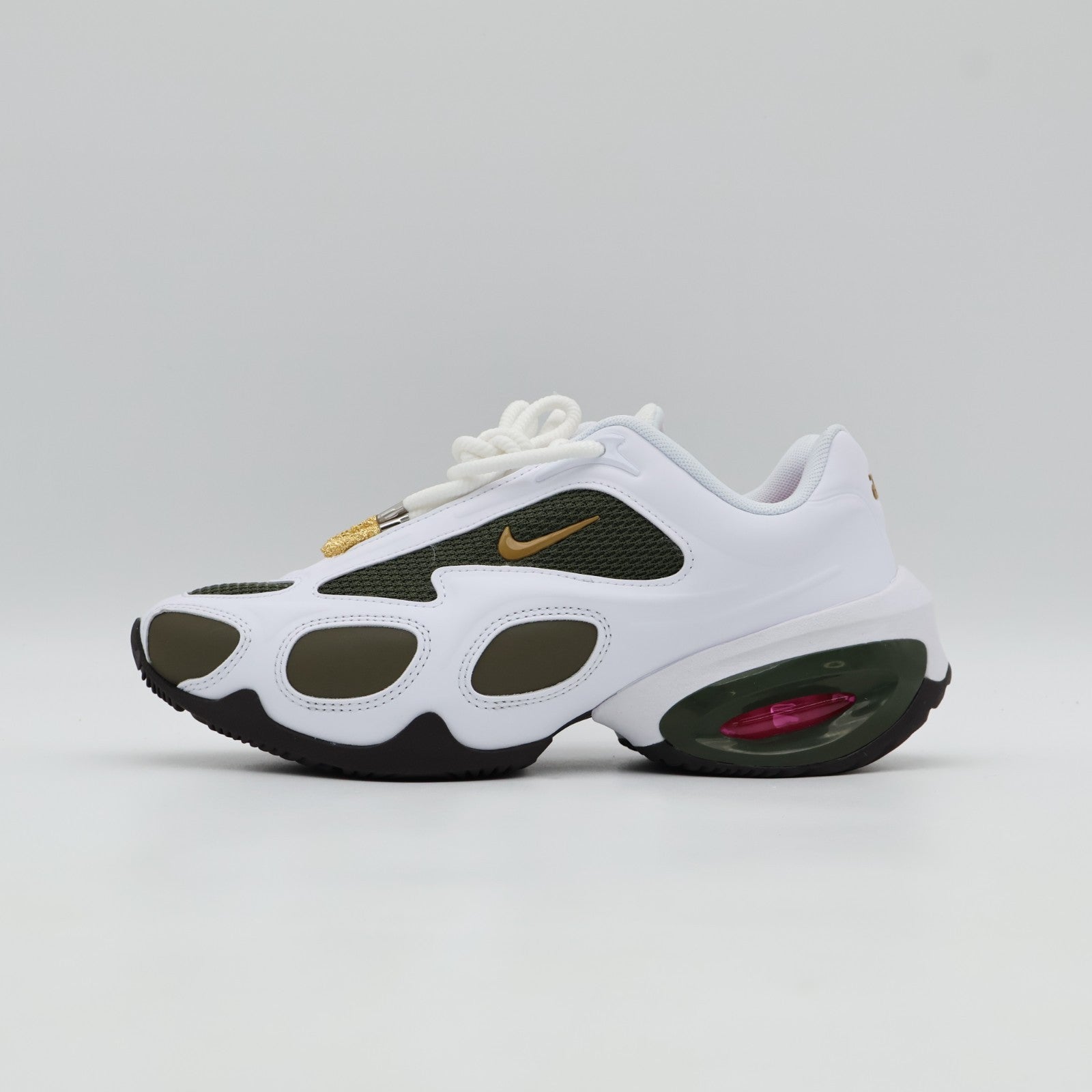 HV9928-100 Veneda Carter à Nike Air Max Muse White Cargo Khaki (Women's)