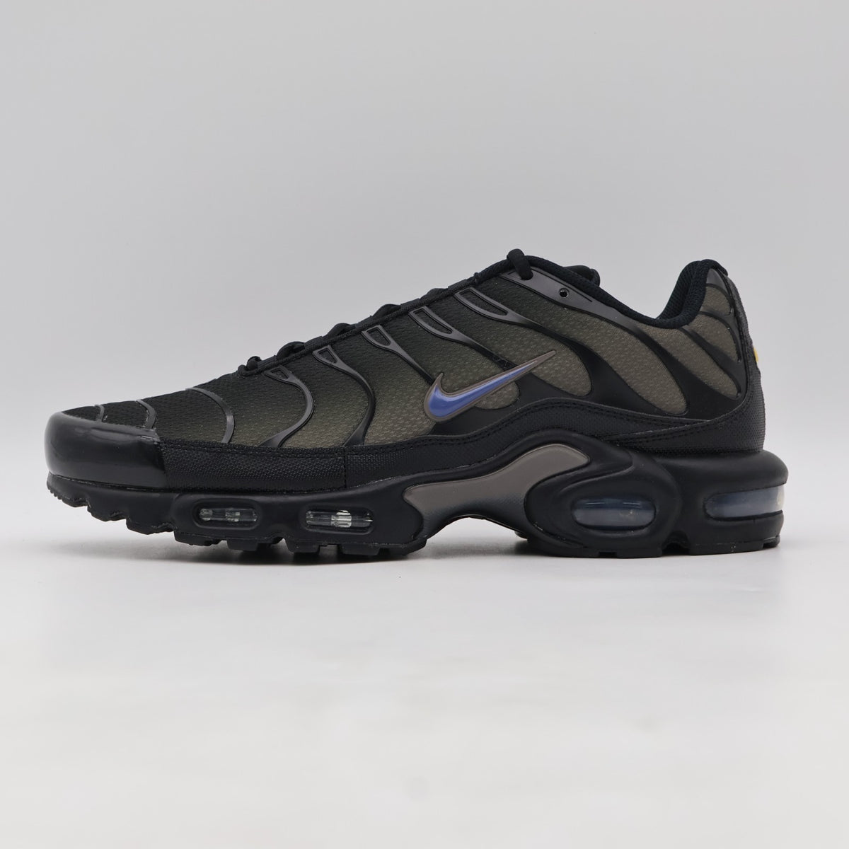 DM0032-018 Nike Air Max Plus Black Dark Smoke Grey (Men's)