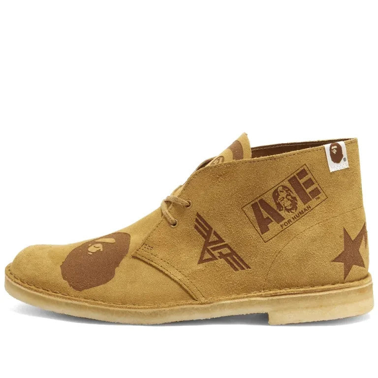 26149861 A BATHING APE Clarks Desert Boot Beige Oak Embossed (Men's)