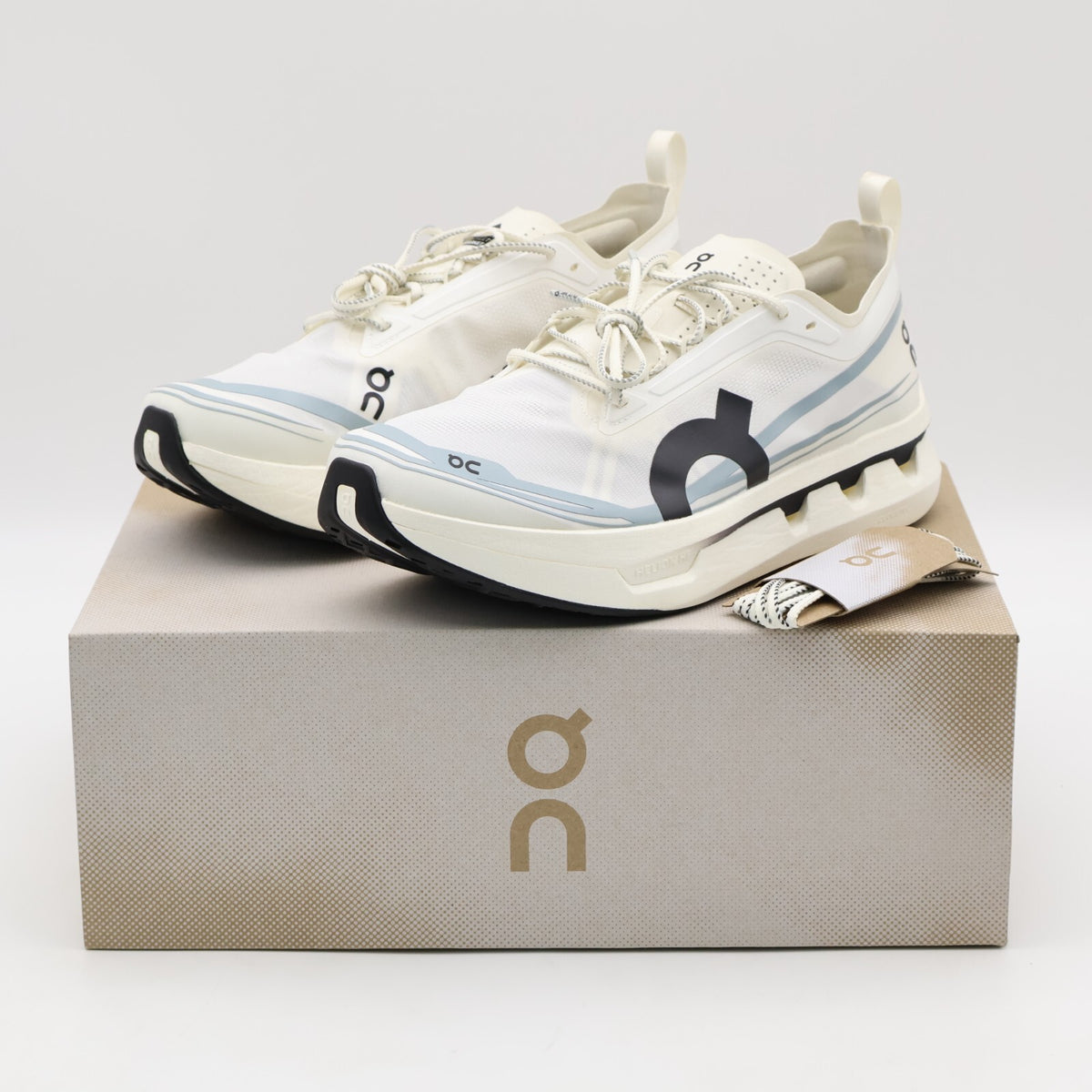 3ME30720813 Dover Street Market (DSM) Ã On Cloudboom Zone White (Men's)