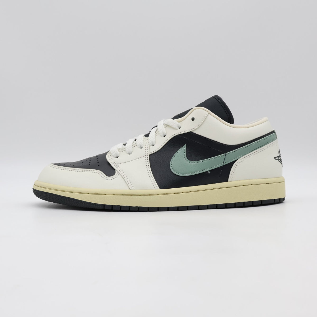 DC0774-001 Nike Air Jordan 1 Low Jade Smoke (Women's)