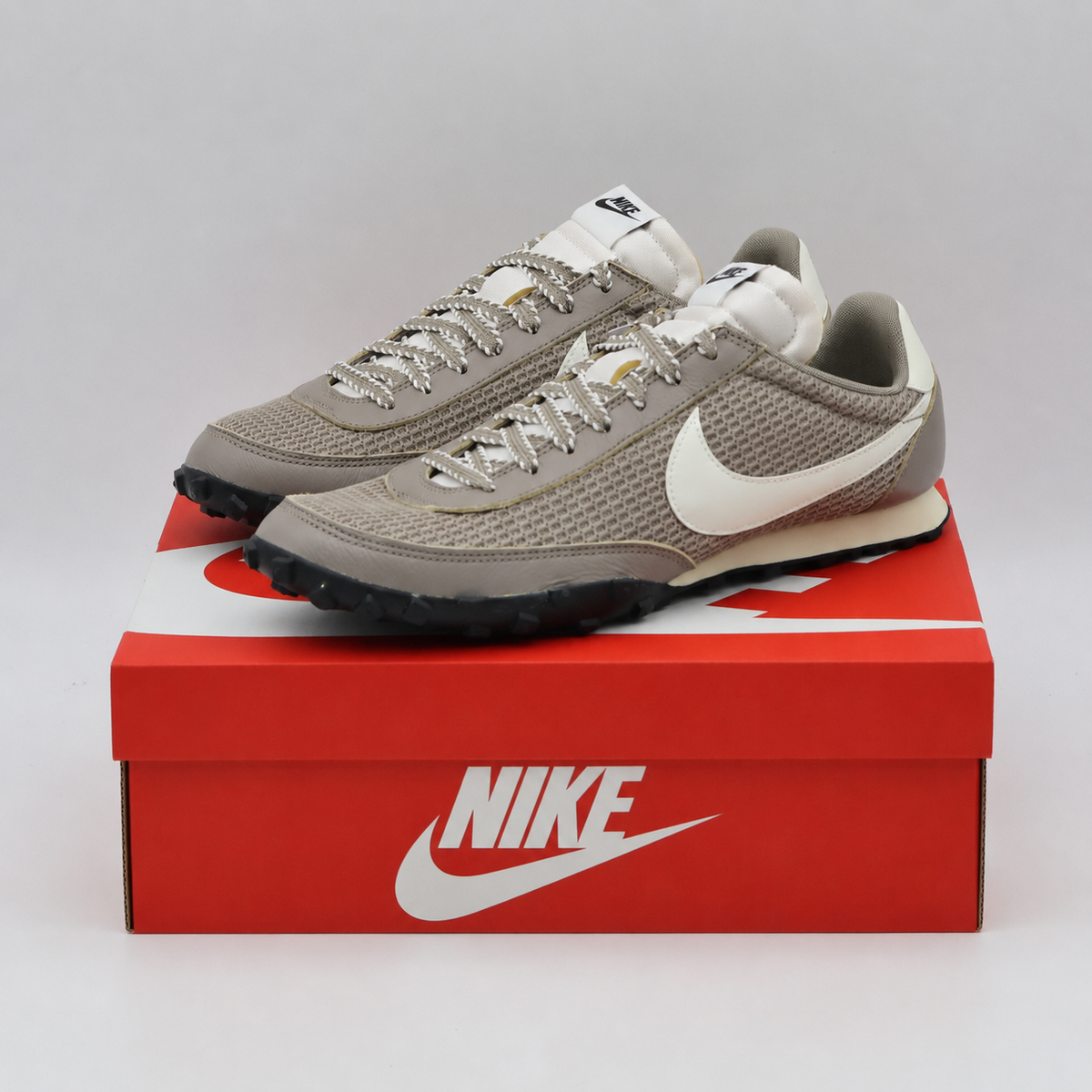IM8673-001 Nike Waffle Racer SE "Moon Fossil/Sail/Shadow Brown"