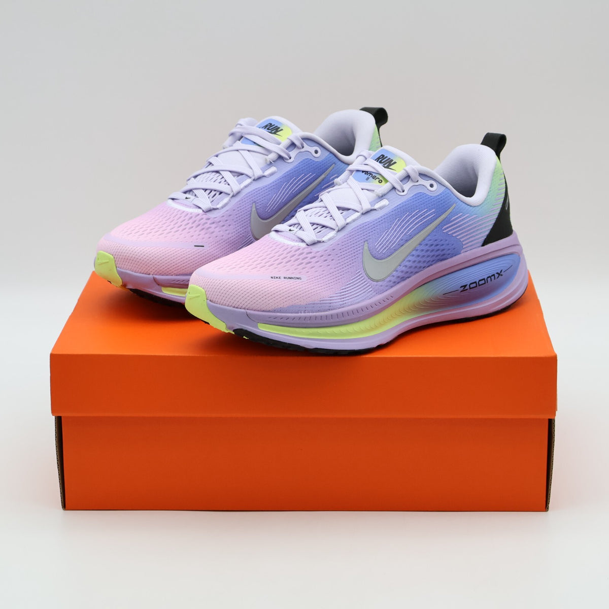 IB5169-500 Nike Vomero 18 SE Amethyst Tint Hydrangeas Phantom Metallic(Women's)