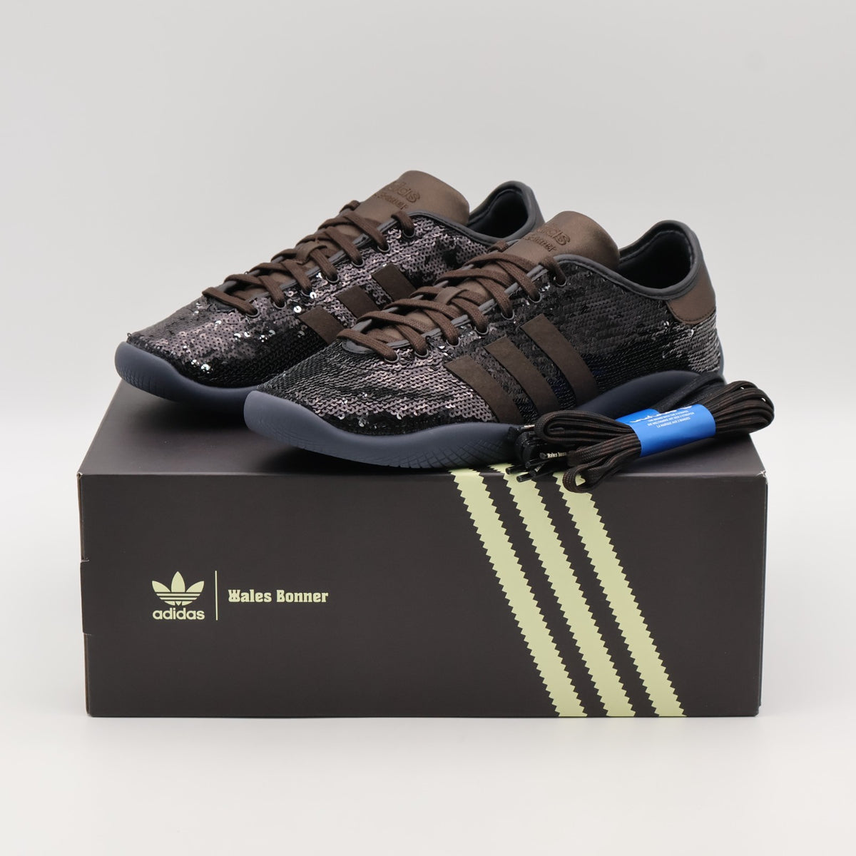 JR0259 Wales Bonner à adidas Originals Karintha Lo Core Black (Men's)