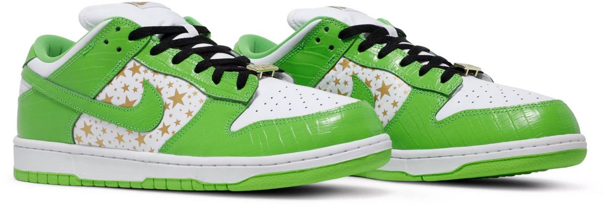 DH3228-101 Supreme à Nike SB Dunk Low OG QS Gold Stars White/Mean Green (Men's)