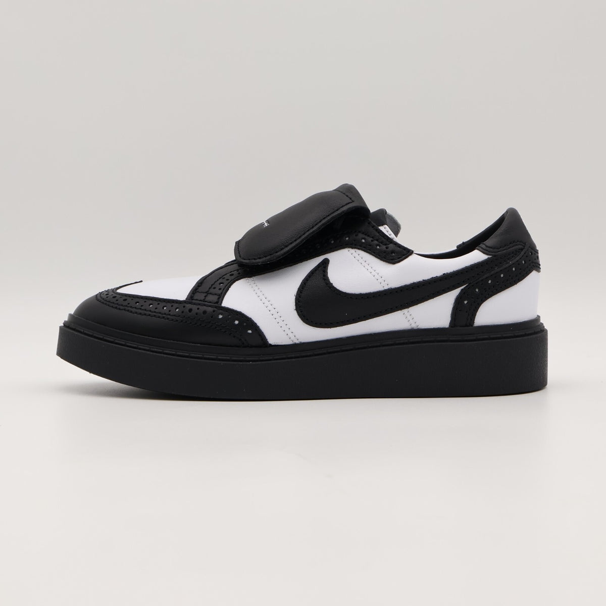 DH2482-101 PEACEMINUSONE Ã Nike Kwondo 1 G-Dragon Panda Wingtip Leather Dress