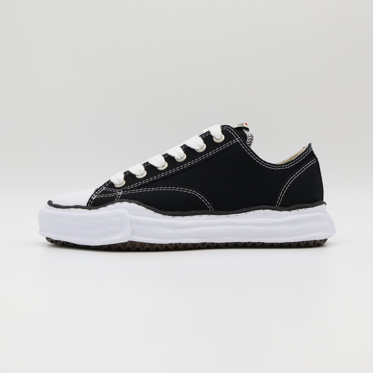 A01FW702-BLACK Maison MIHARA YASUHIRO PETERSON OG Sole Canvas Low Cut (Menâs)