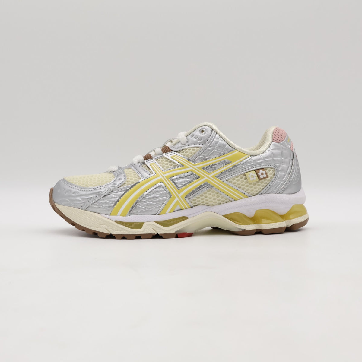 1203A865-752 VANDY THE PINK atmos Asics Gel-Nimbus 10.1 Ivory Pineapple (Men's)