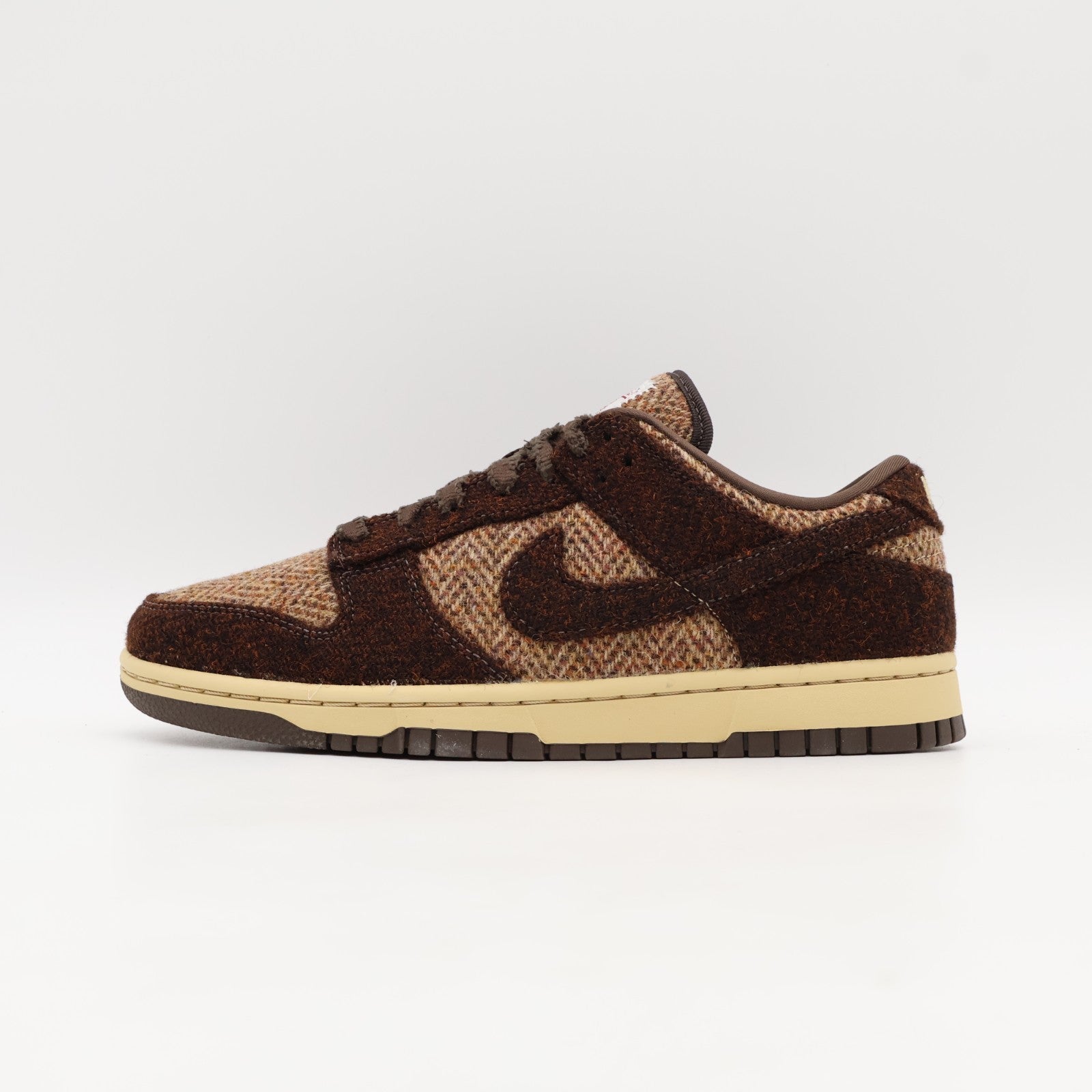 IO0052-200 Harris Tweed Nike Women's Dunk Low Sesame Violet Mist (Women's)