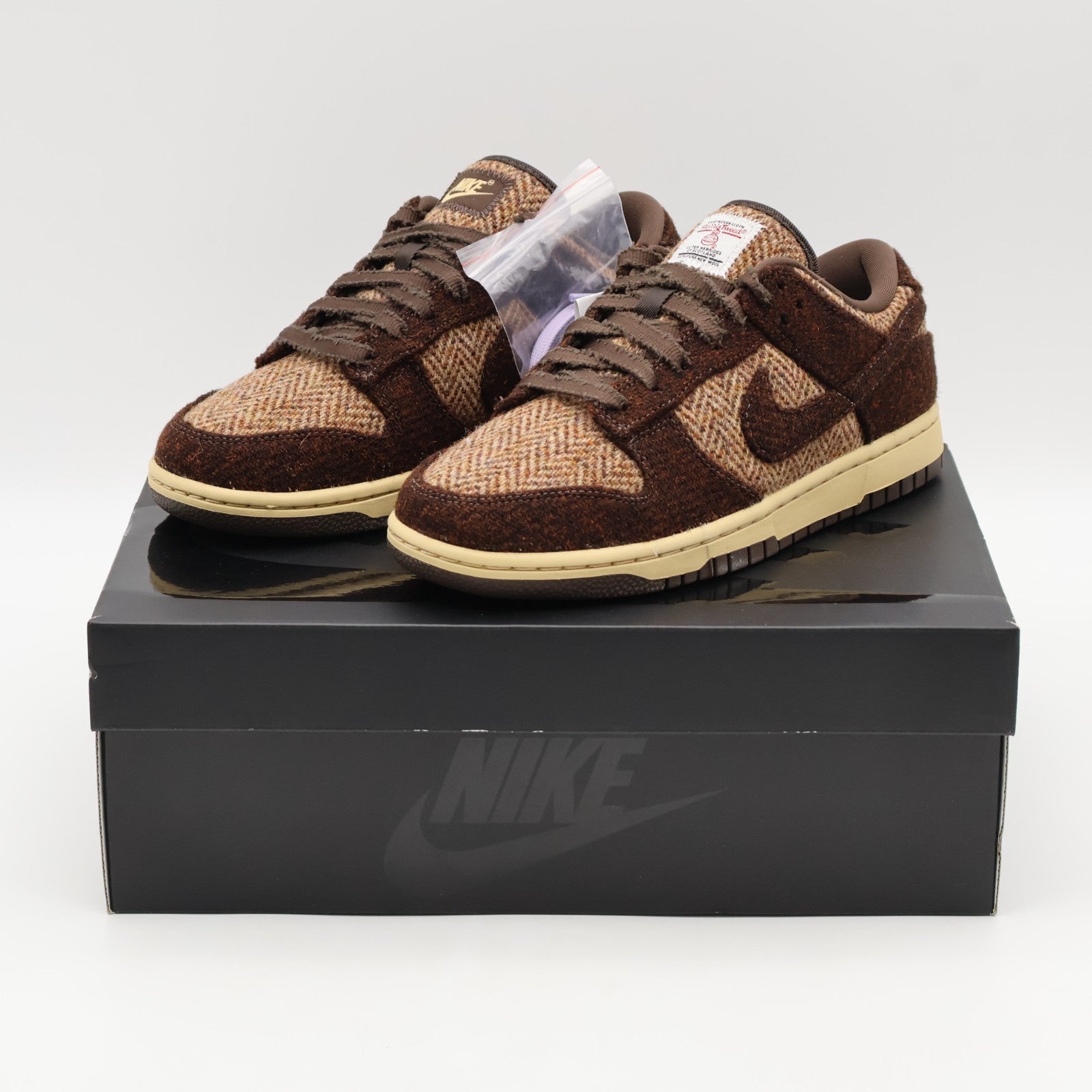 IO0052-200 Harris Tweed Nike Women's Dunk Low Sesame Violet Mist (Women's)
