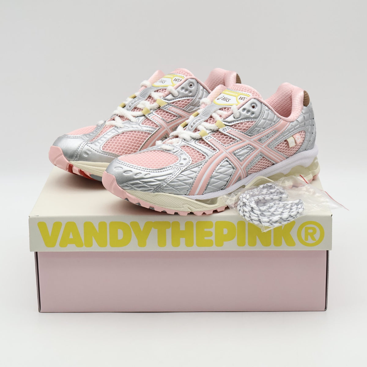 1203A865-702 VANDY THE PINK atmos Asics Gel-Nimbus 10.1 Strawberry Cream (Men's)
