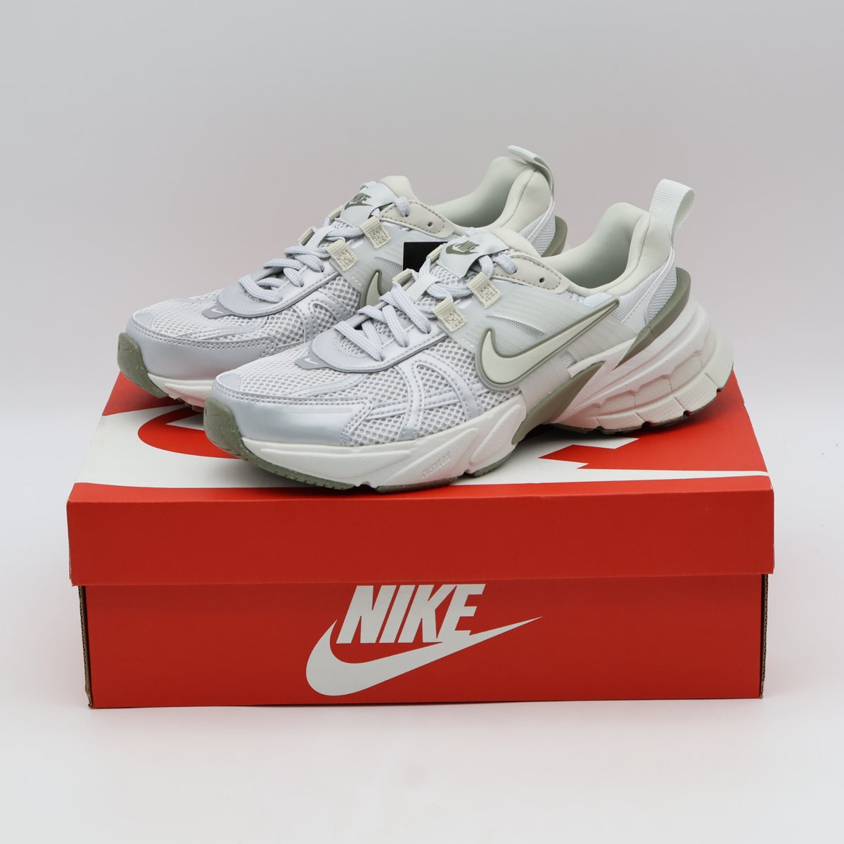 FD0736-006 Nike Women's V2K Run Photon Dust Light Silver Summit White (Women's)