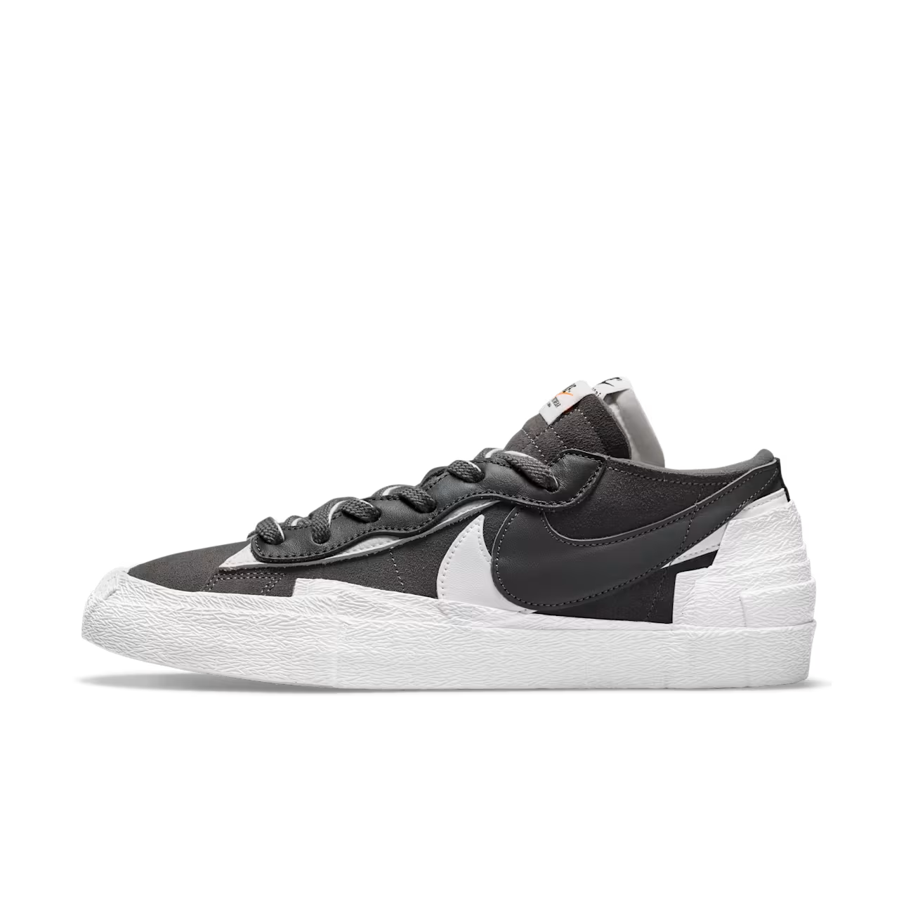 DD1877-002 Sacai à Nike Blazer Low "Iron Grey" (Men's)