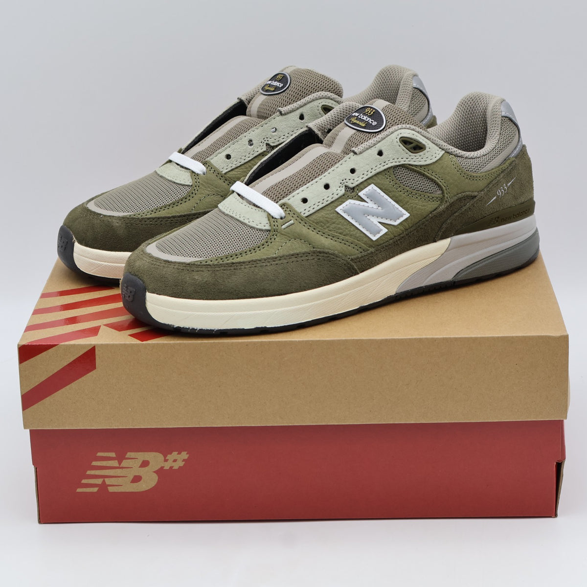 NM933JKL Andrew Reynolds à New Balance Numeric 933 Olive Olive (Men's)