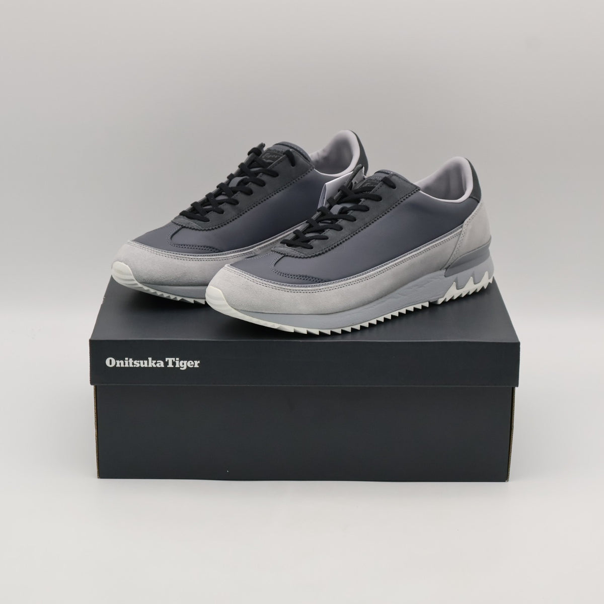 1183C385-021 Onitsuka Tiger Hsinti Carrier Grey (Men's)