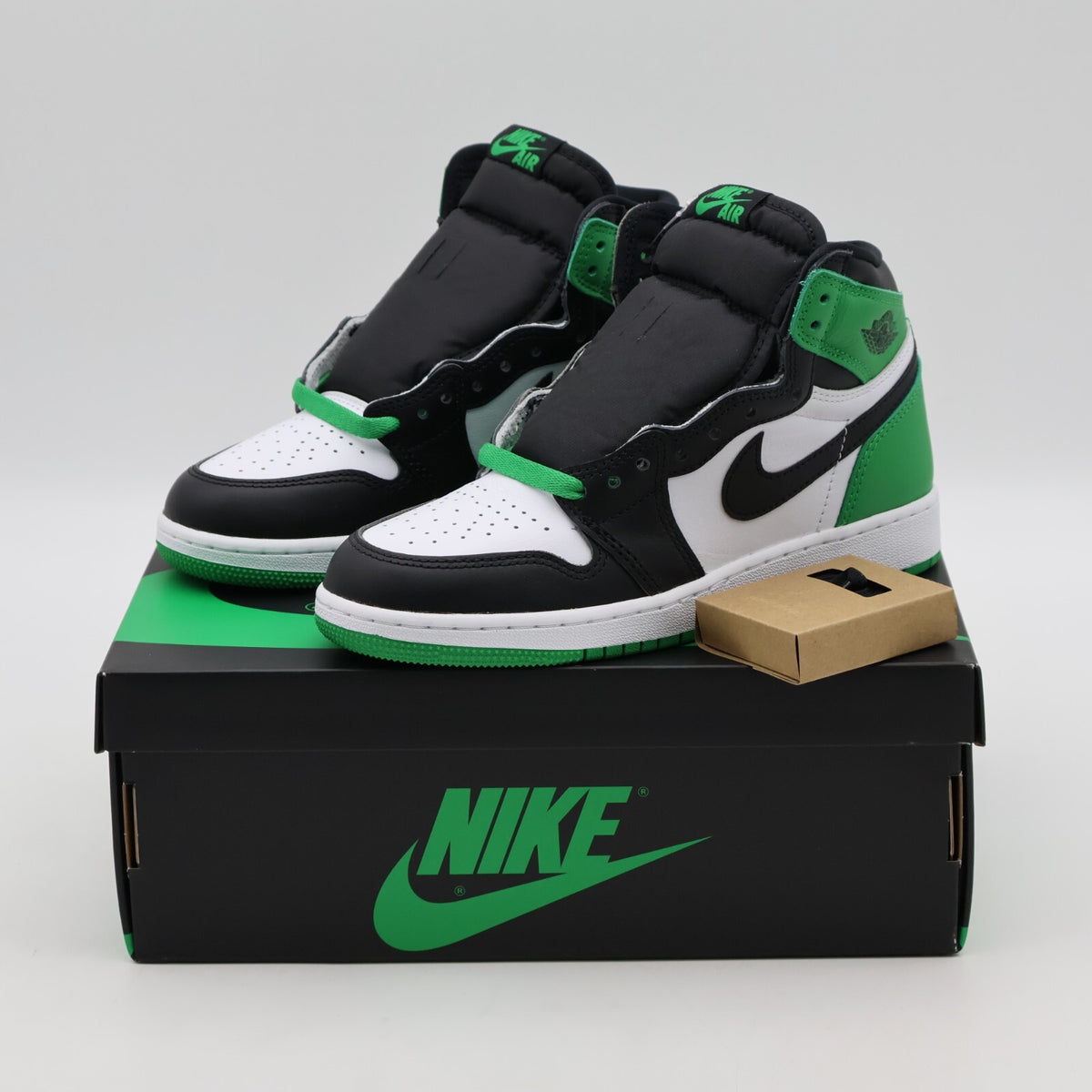 FD1437-031 Nike GS Air Jordan 1 Retro High OG Celtics Black and Lucky Green